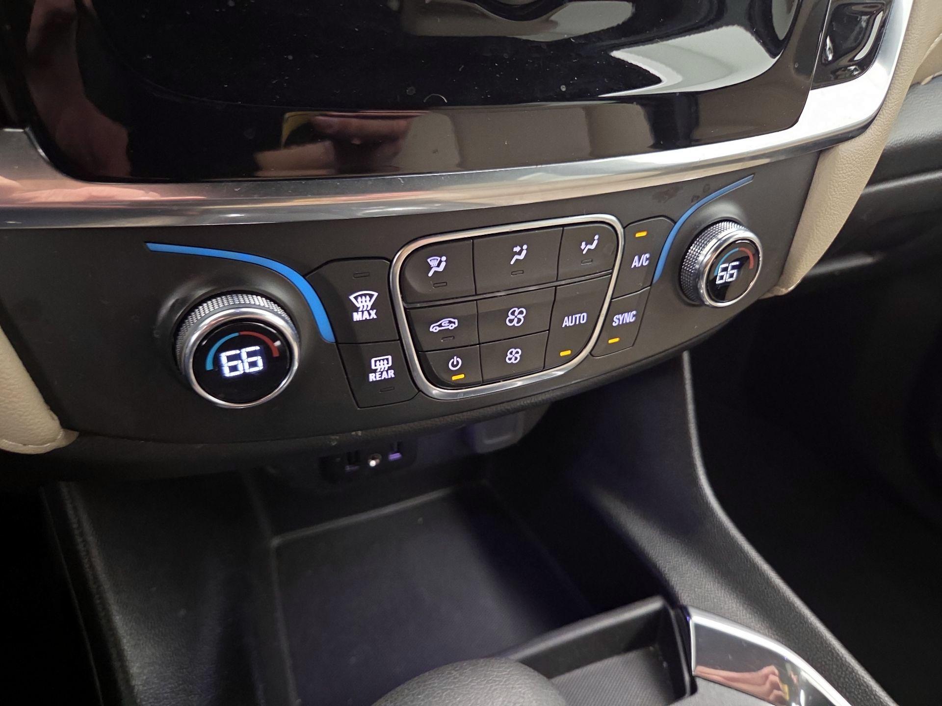 Thumbnail: 2023 Chevrolet Traverse - 16