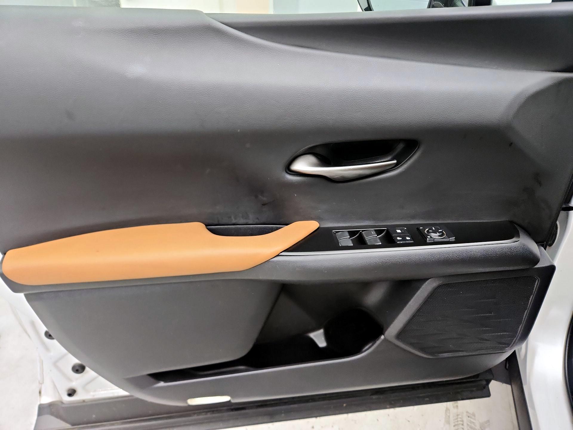 Thumbnail: 2021 Lexus UX - 12