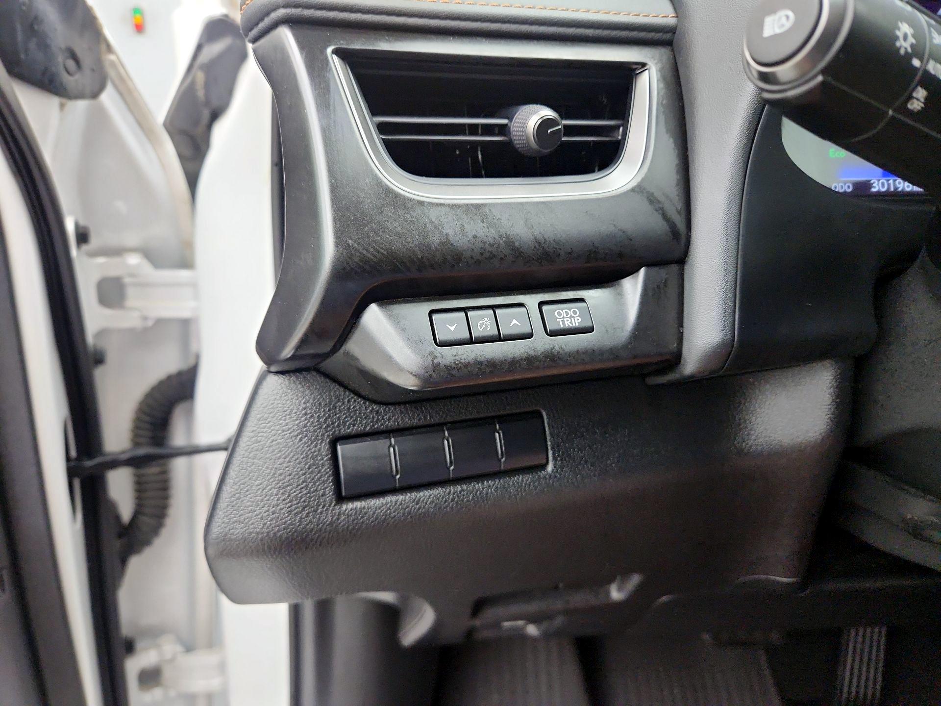 Thumbnail: 2021 Lexus UX - 13