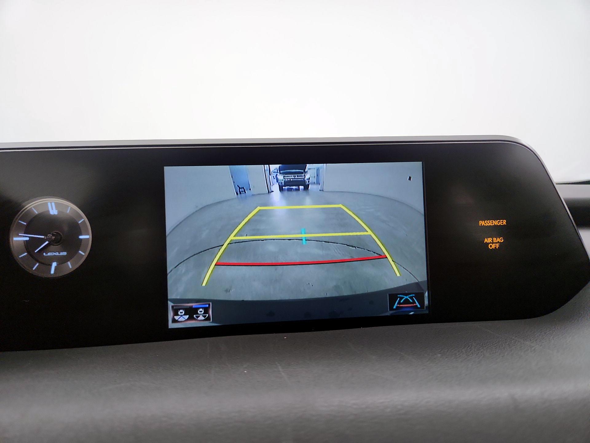 Thumbnail: 2021 Lexus UX - 14