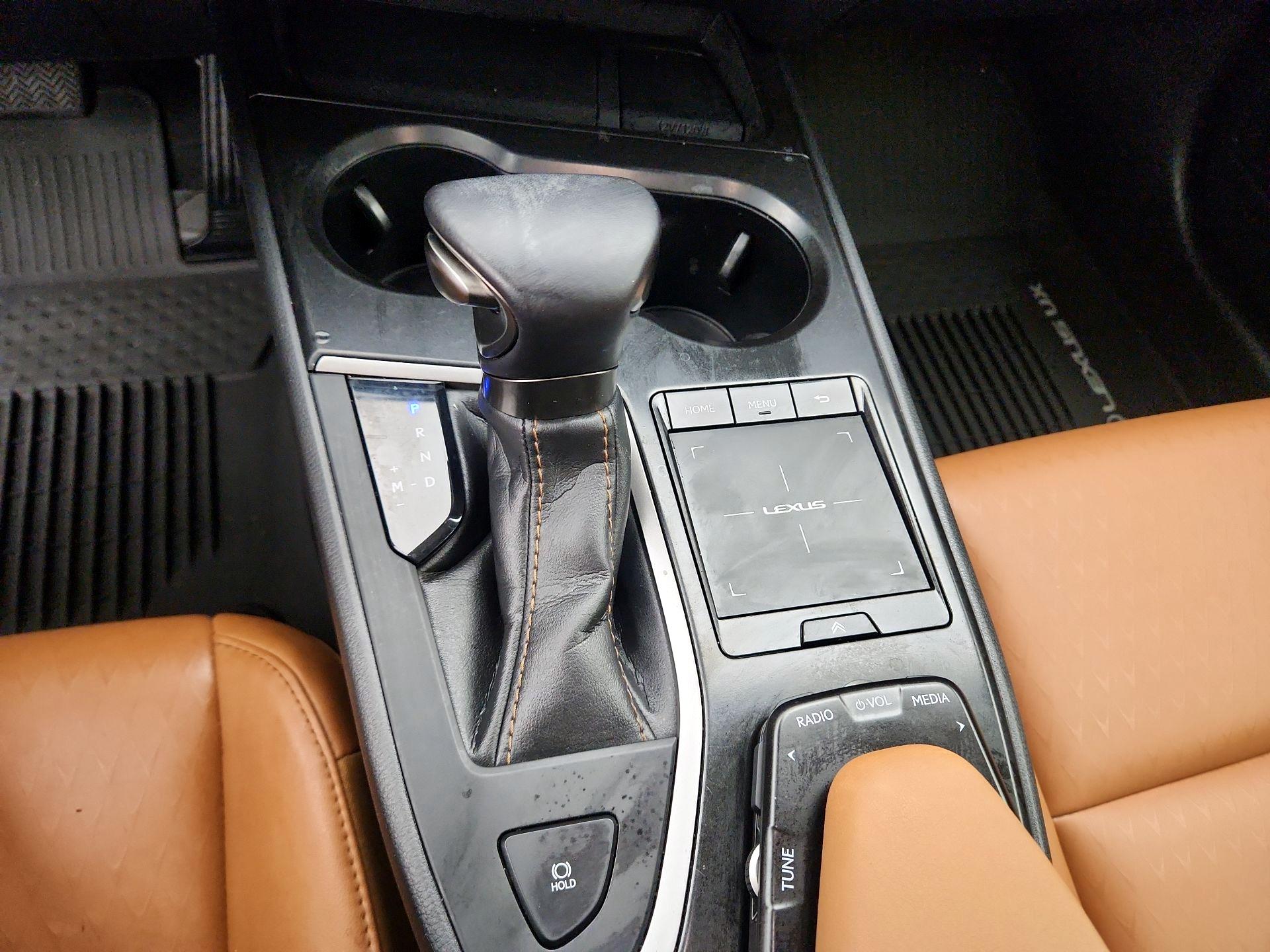 Thumbnail: 2021 Lexus UX - 17