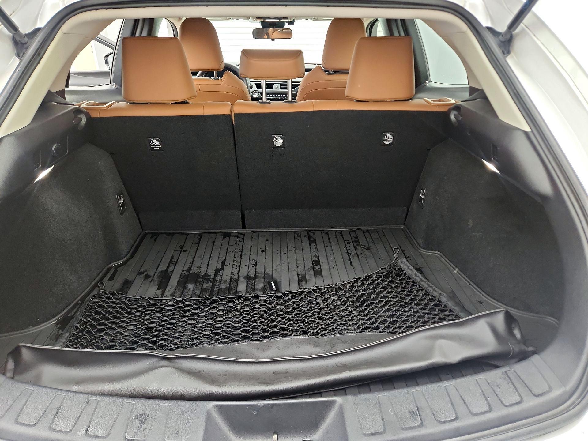 Thumbnail: 2021 Lexus UX - 20