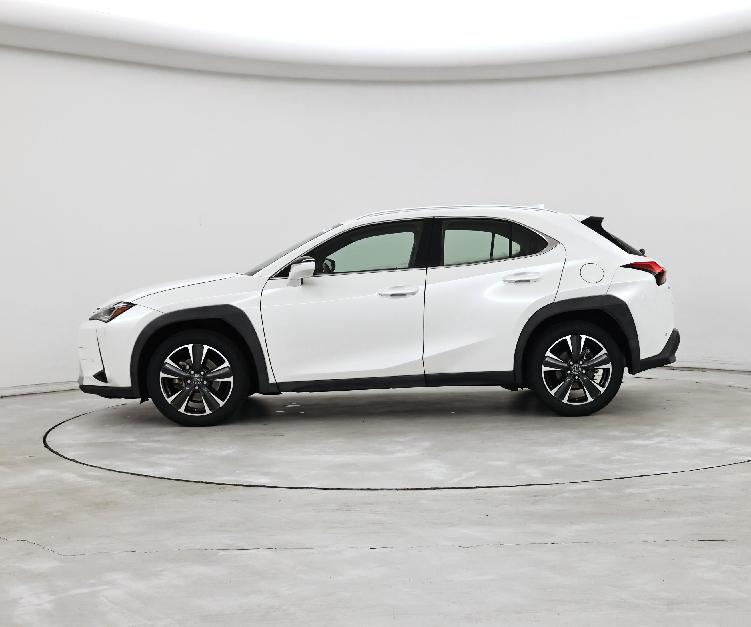 Thumbnail: 2021 Lexus UX - 3