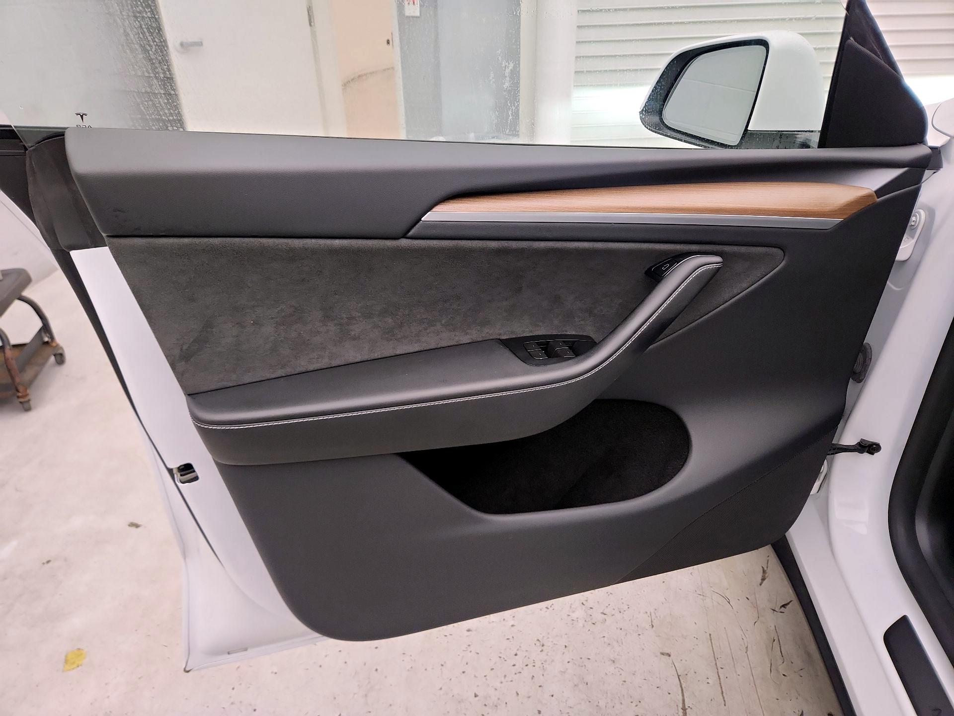 Thumbnail: 2023 Tesla Model Y - 12