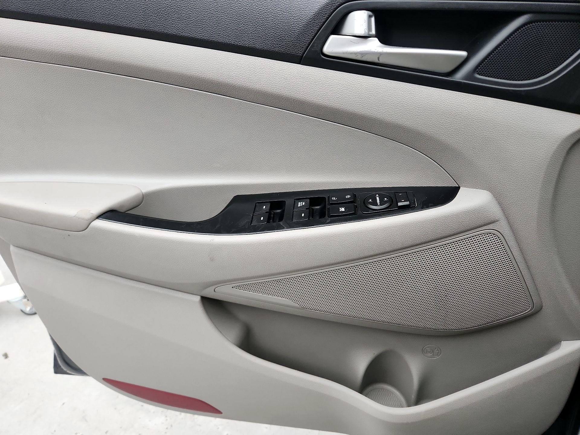 Thumbnail: 2019 Hyundai Tucson - 12