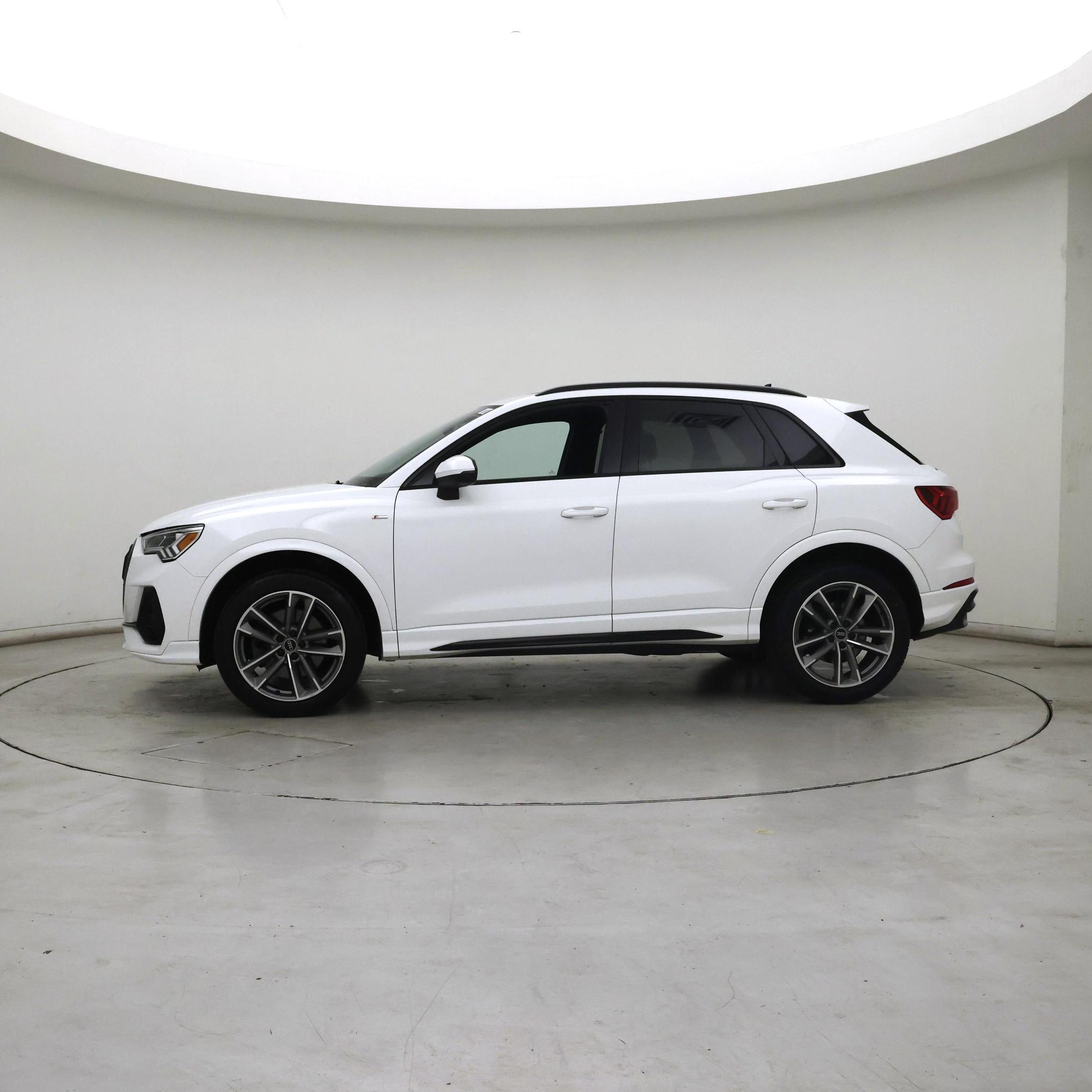 Thumbnail: 2022 Audi Q3 - 3