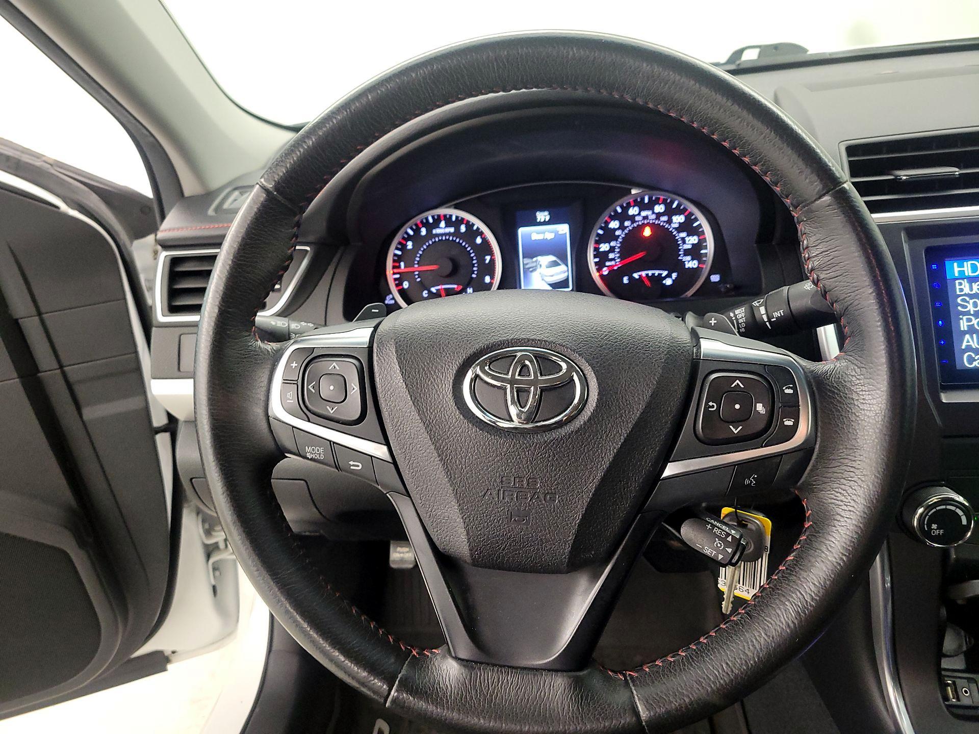 Thumbnail: 2017 Toyota Camry - 10