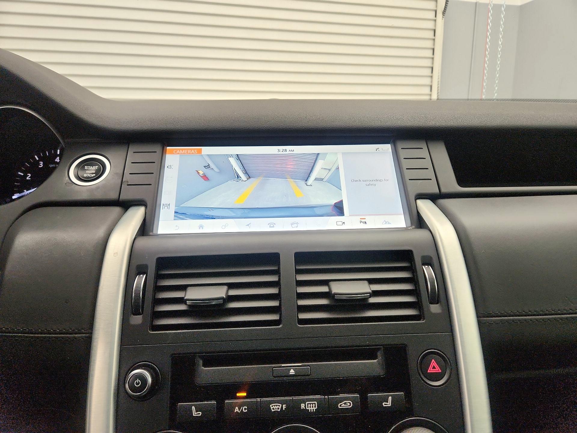 Thumbnail: 2019 Land Rover Discovery Sport - 15