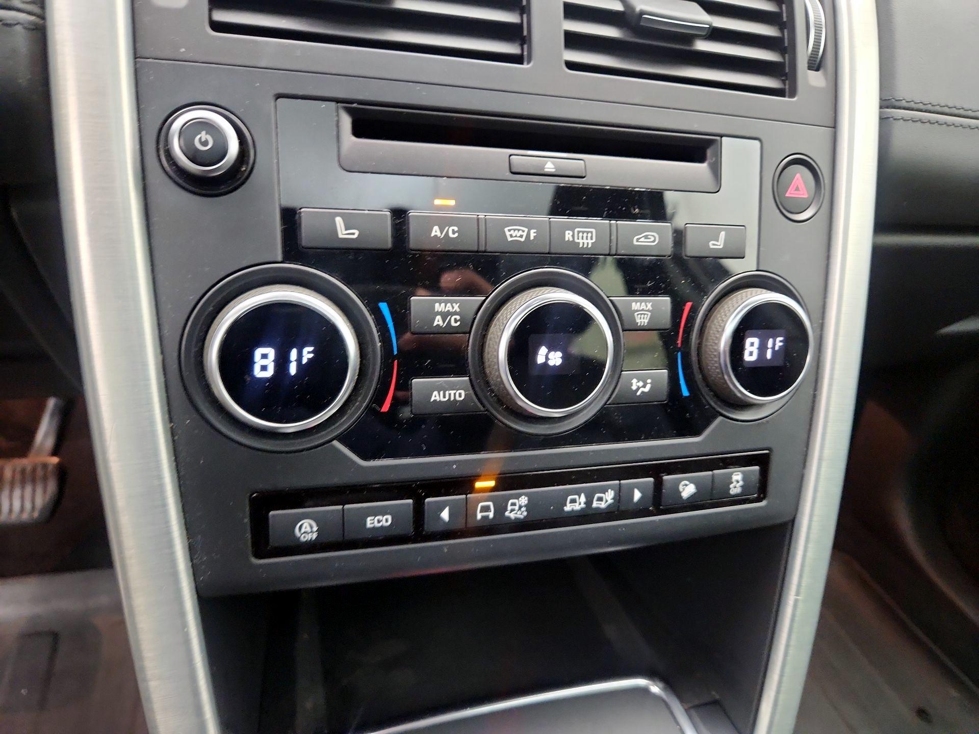 Thumbnail: 2019 Land Rover Discovery Sport - 17