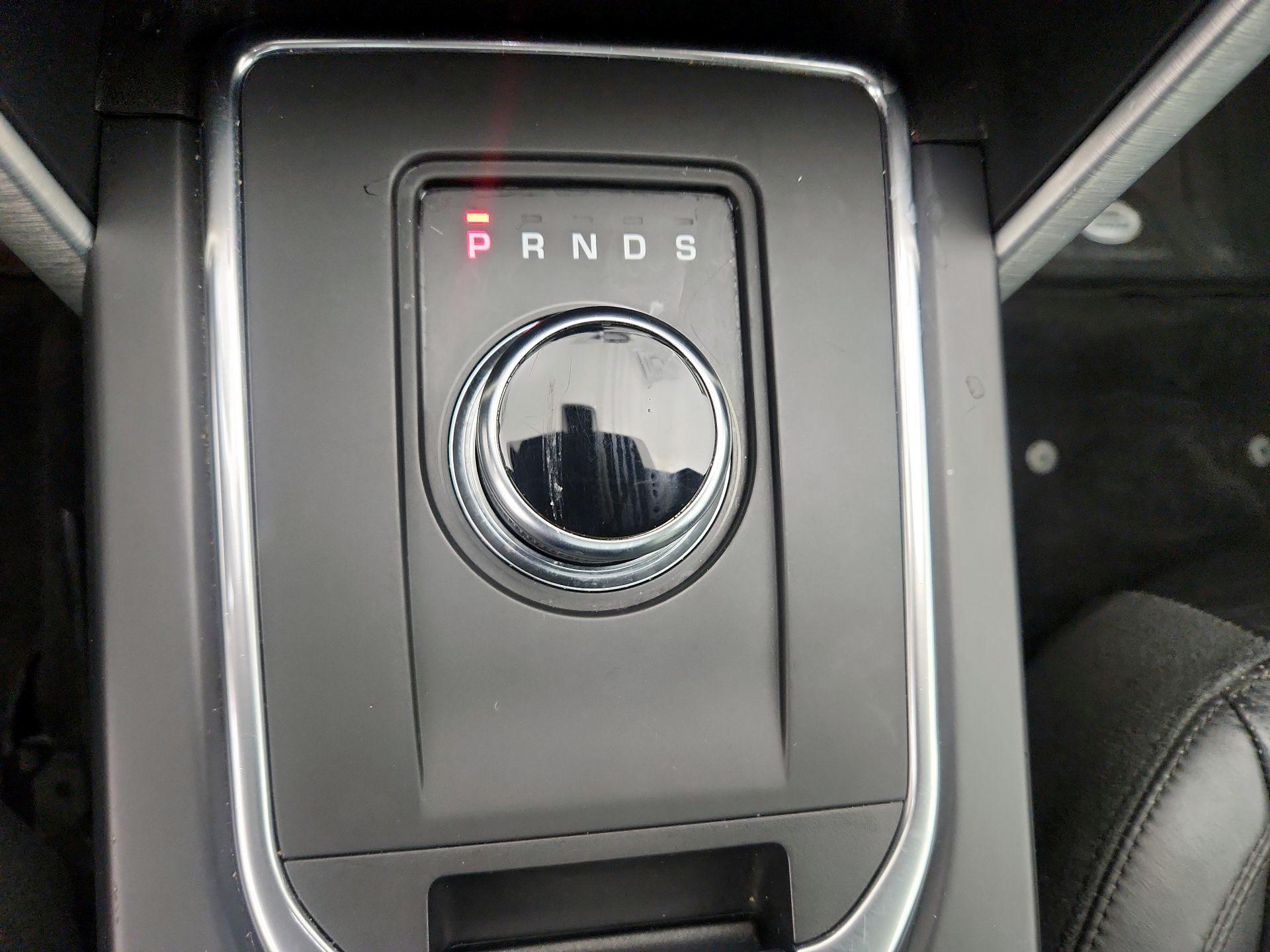 Thumbnail: 2019 Land Rover Discovery Sport - 18