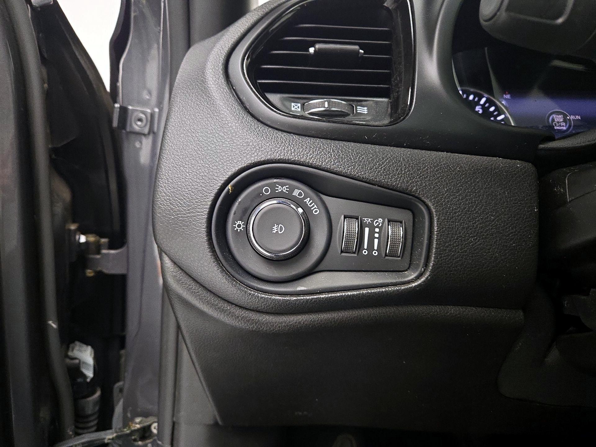 Thumbnail: 2022 Jeep Renegade - 13