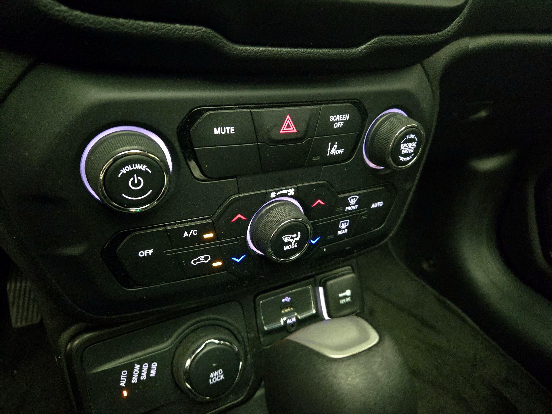 Thumbnail: 2022 Jeep Renegade - 17