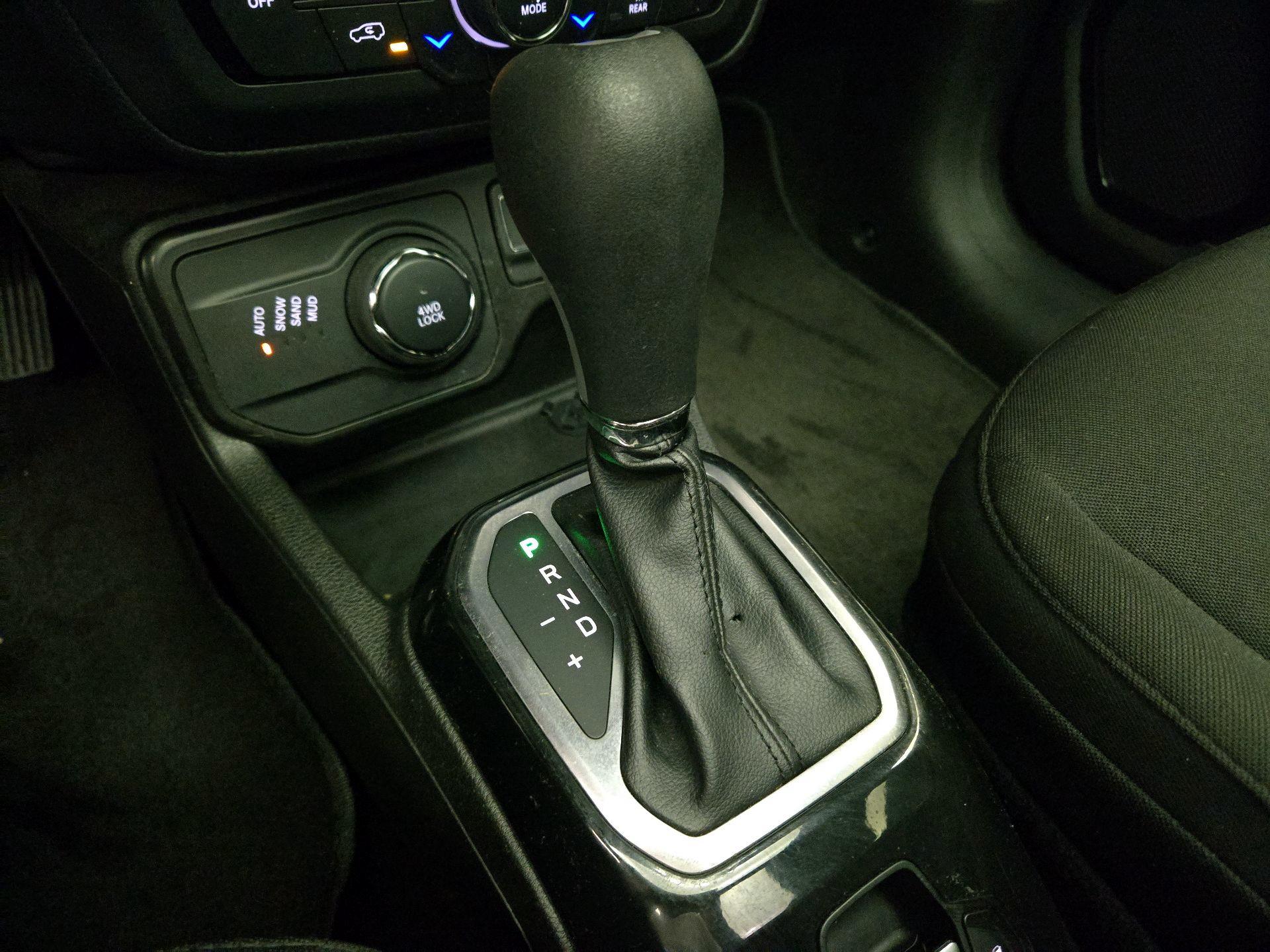 Thumbnail: 2022 Jeep Renegade - 18