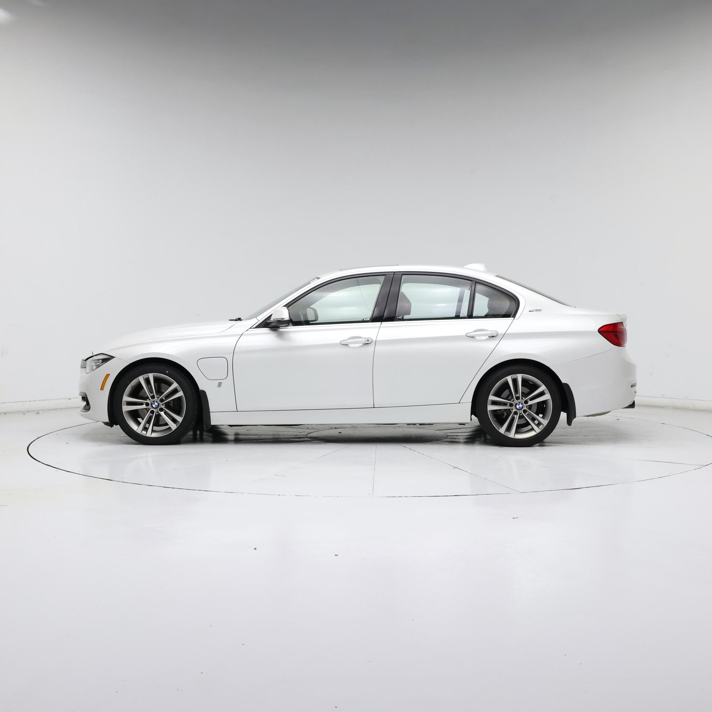 Thumbnail: 2018 BMW 3 Series - 3