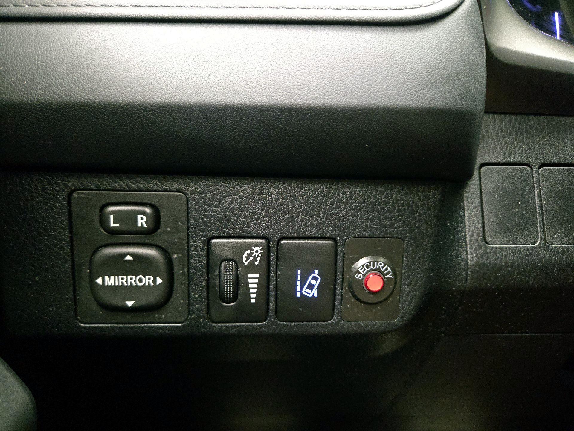 Thumbnail: 2018 Toyota RAV4 - 13