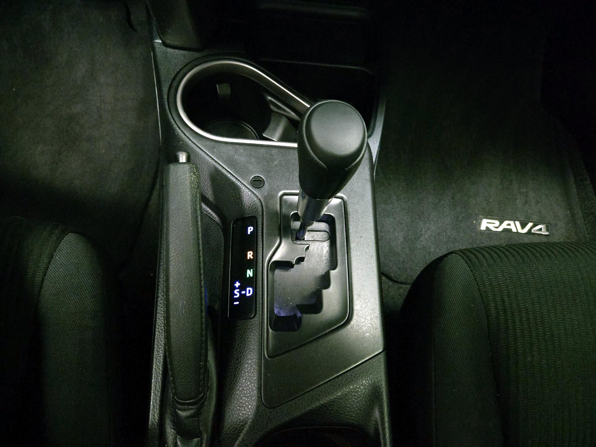 Thumbnail: 2018 Toyota RAV4 - 17