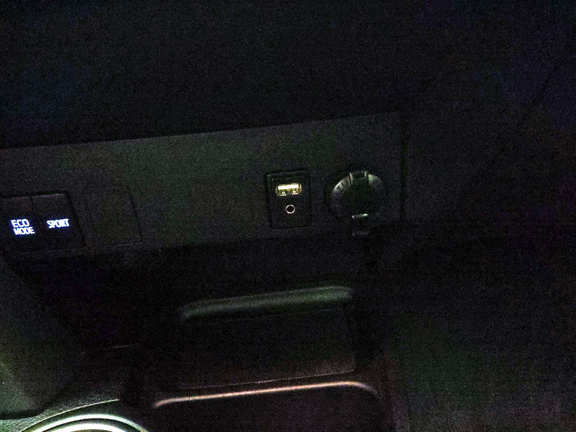 Thumbnail: 2018 Toyota RAV4 - 18