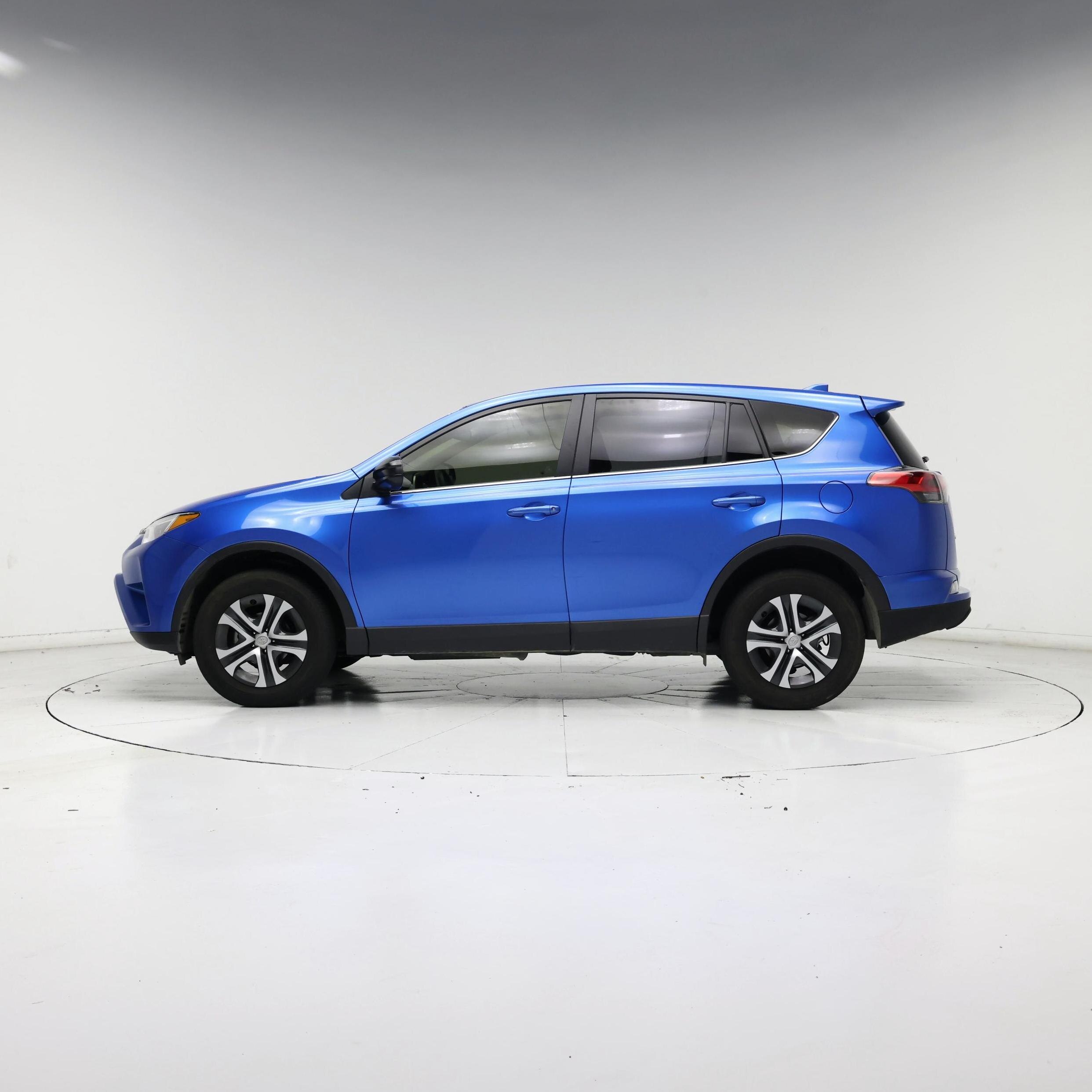 Thumbnail: 2018 Toyota RAV4 - 3