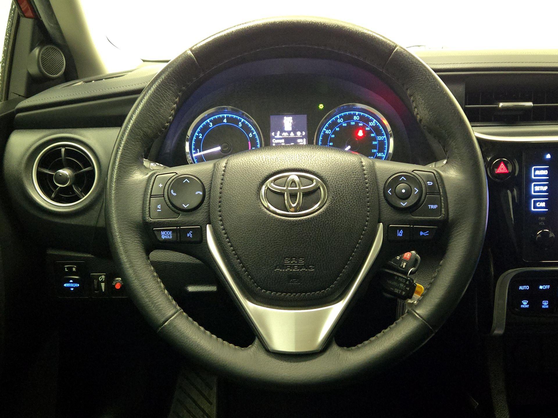 Thumbnail: 2017 Toyota Corolla - 10