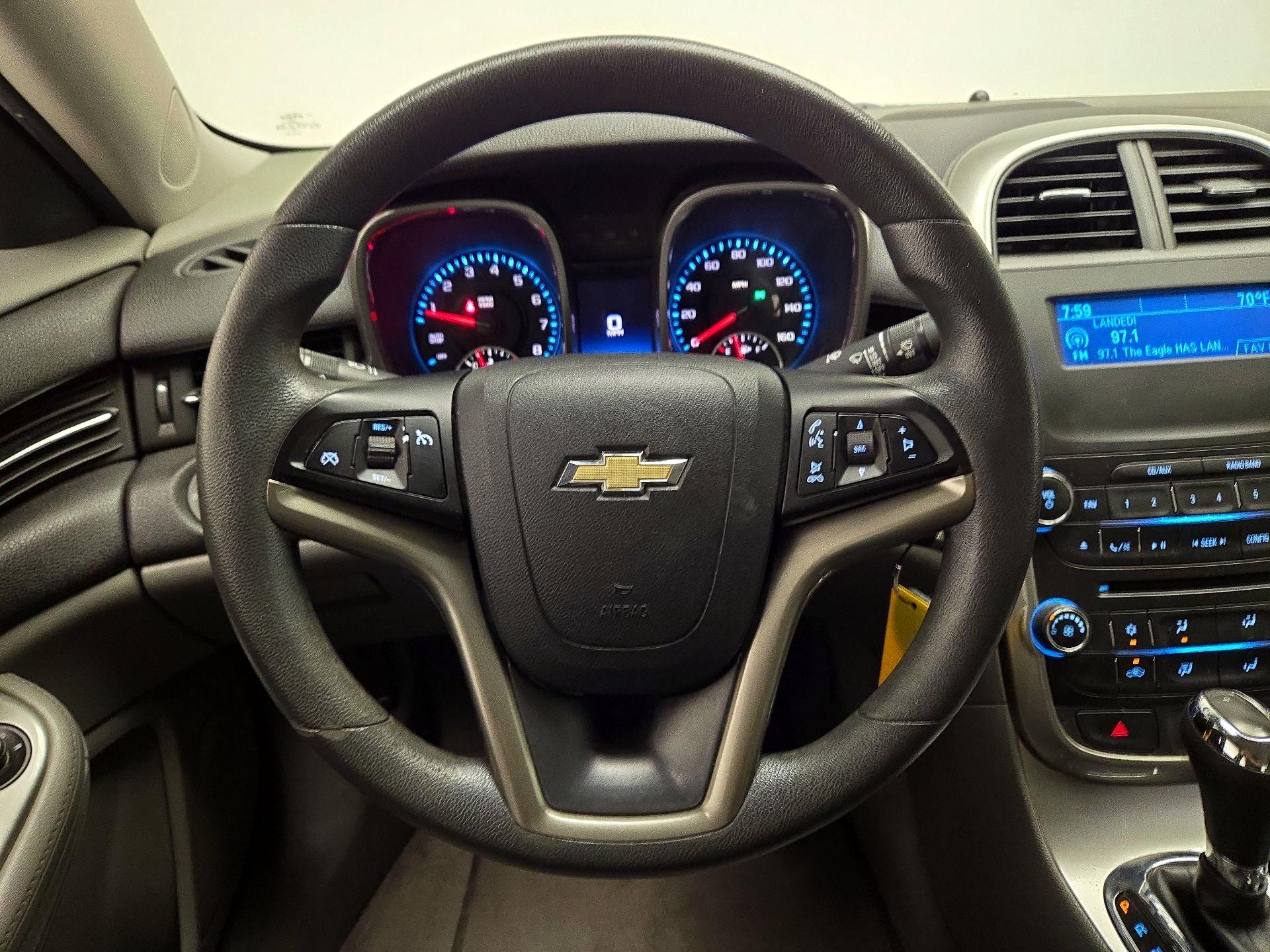 Thumbnail: 2016 Chevrolet Malibu - 10
