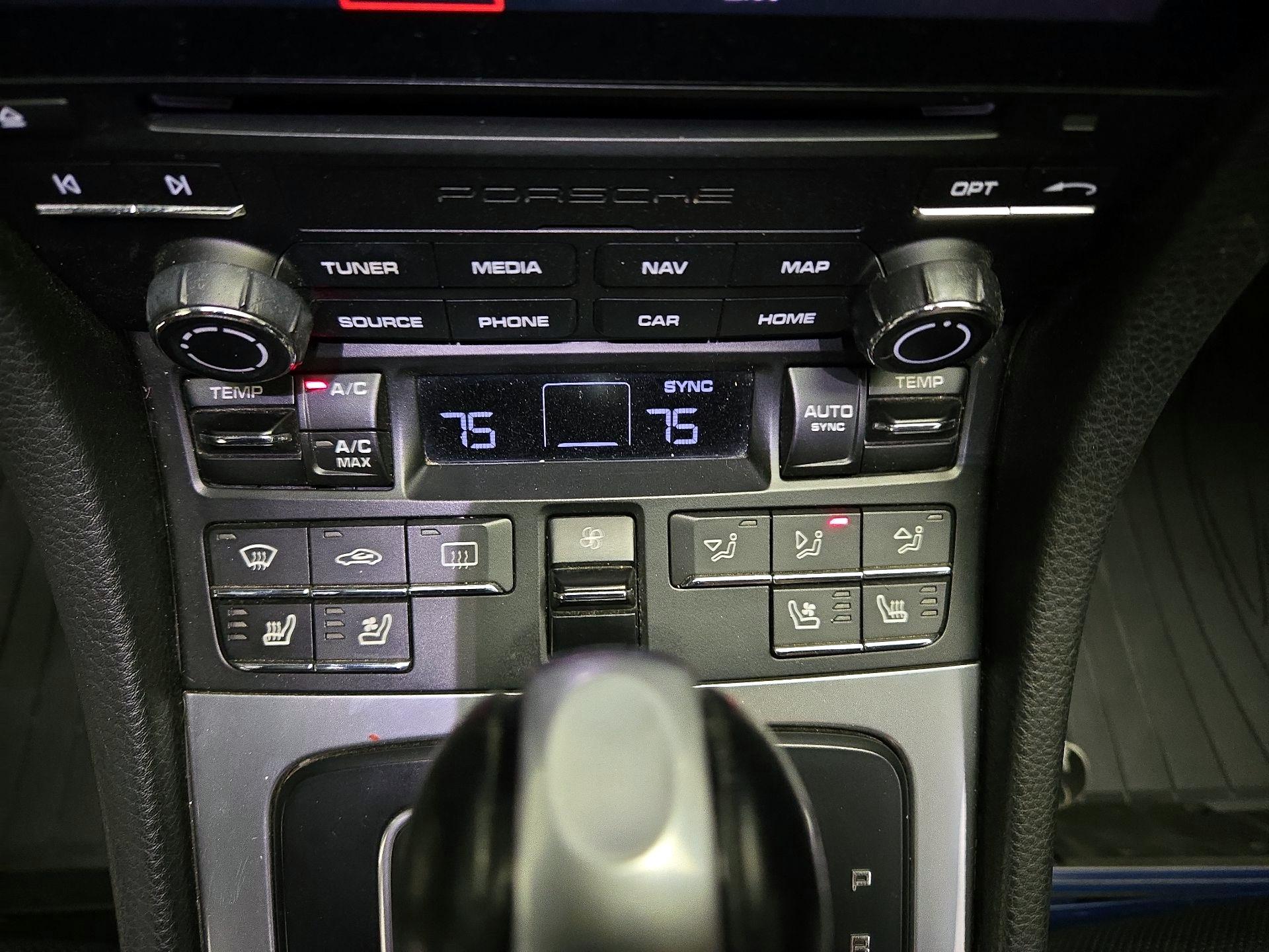 Thumbnail: 2017 Porsche 718 Boxster - 16