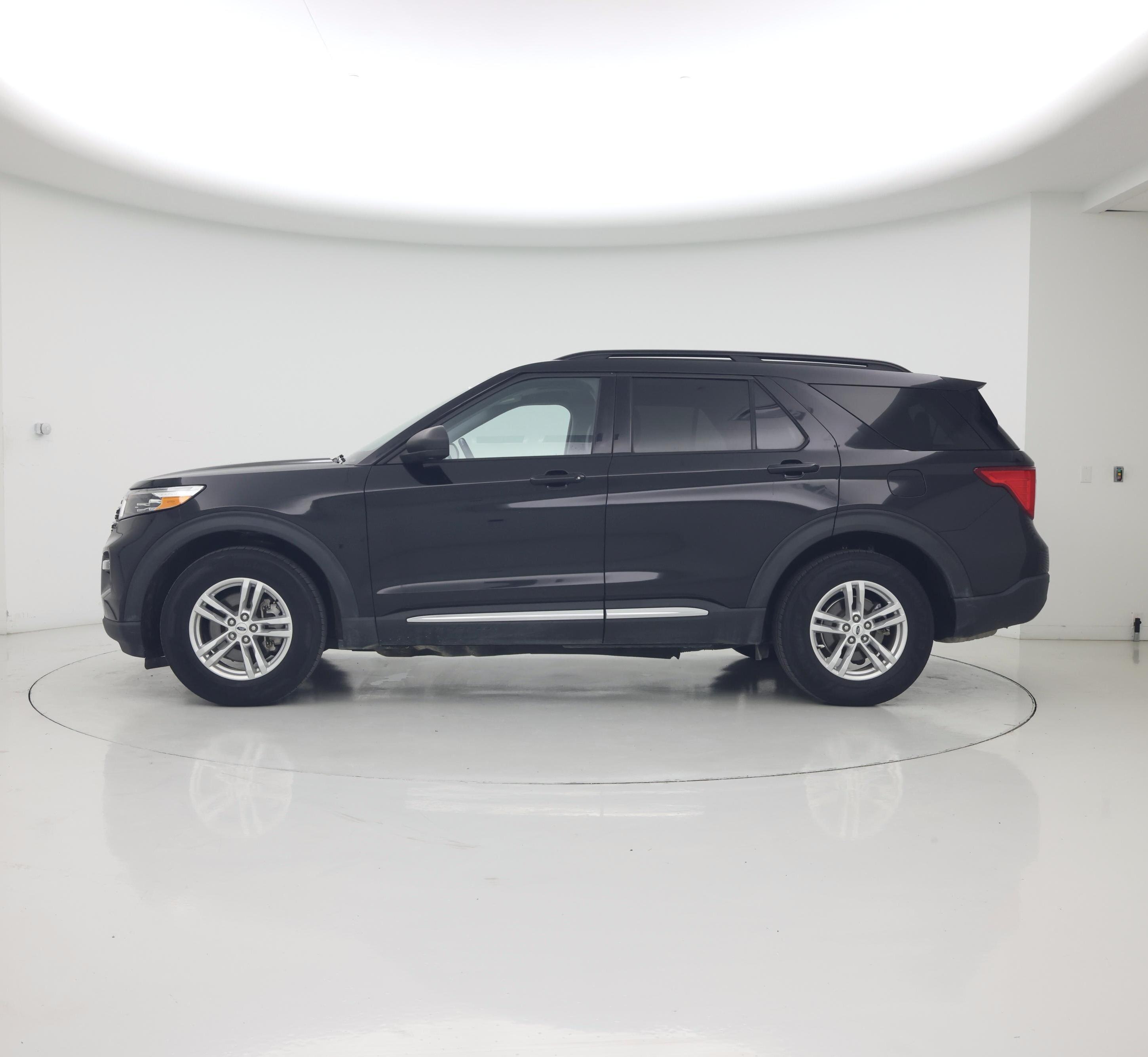 Thumbnail: 2022 Ford Explorer - 3