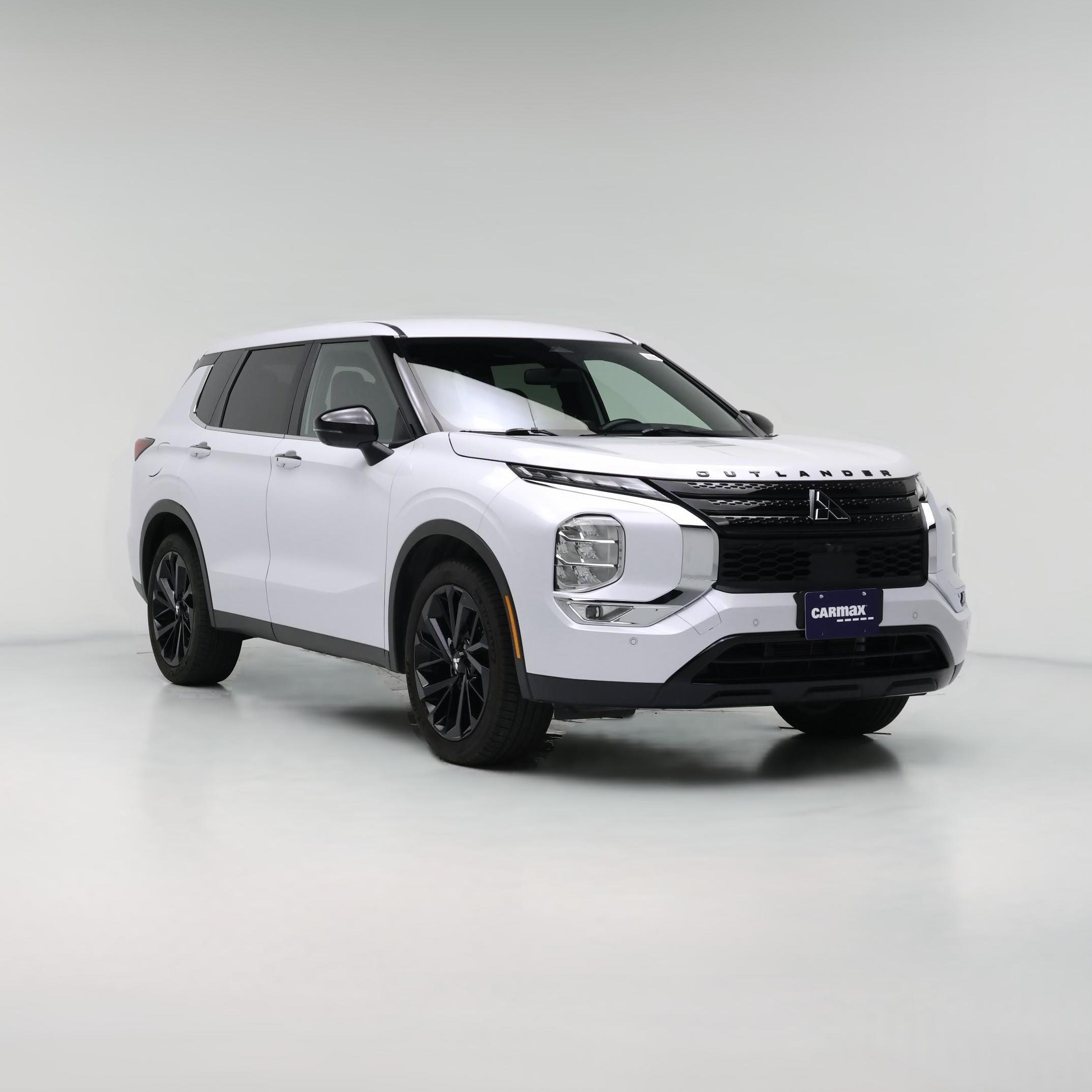 Thumbnail: 2023 Mitsubishi Outlander - 1
