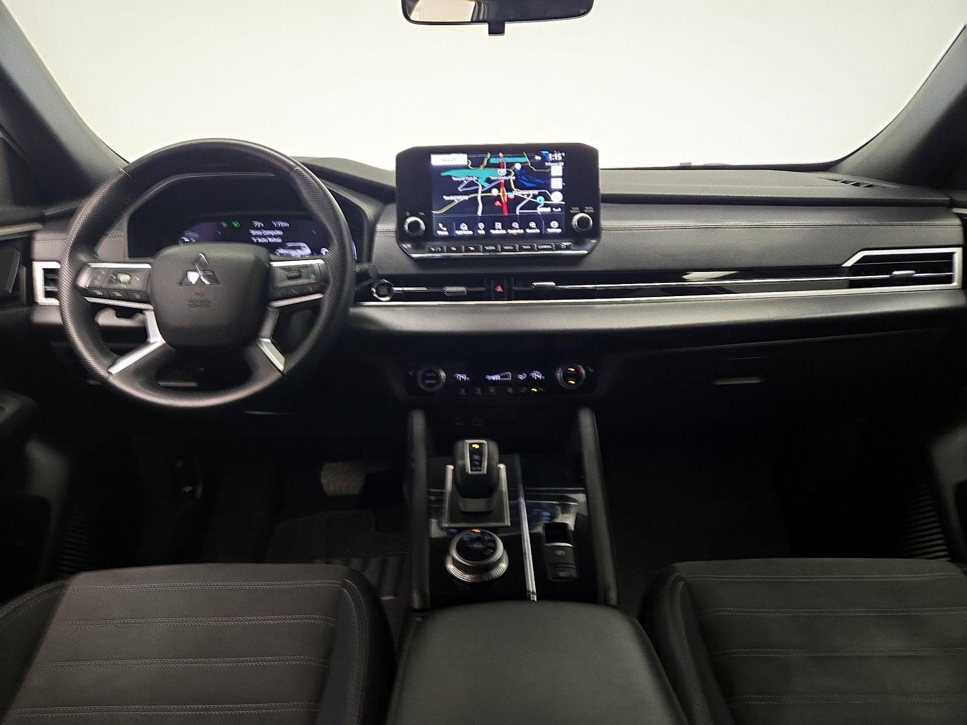 Thumbnail: 2023 Mitsubishi Outlander - 9