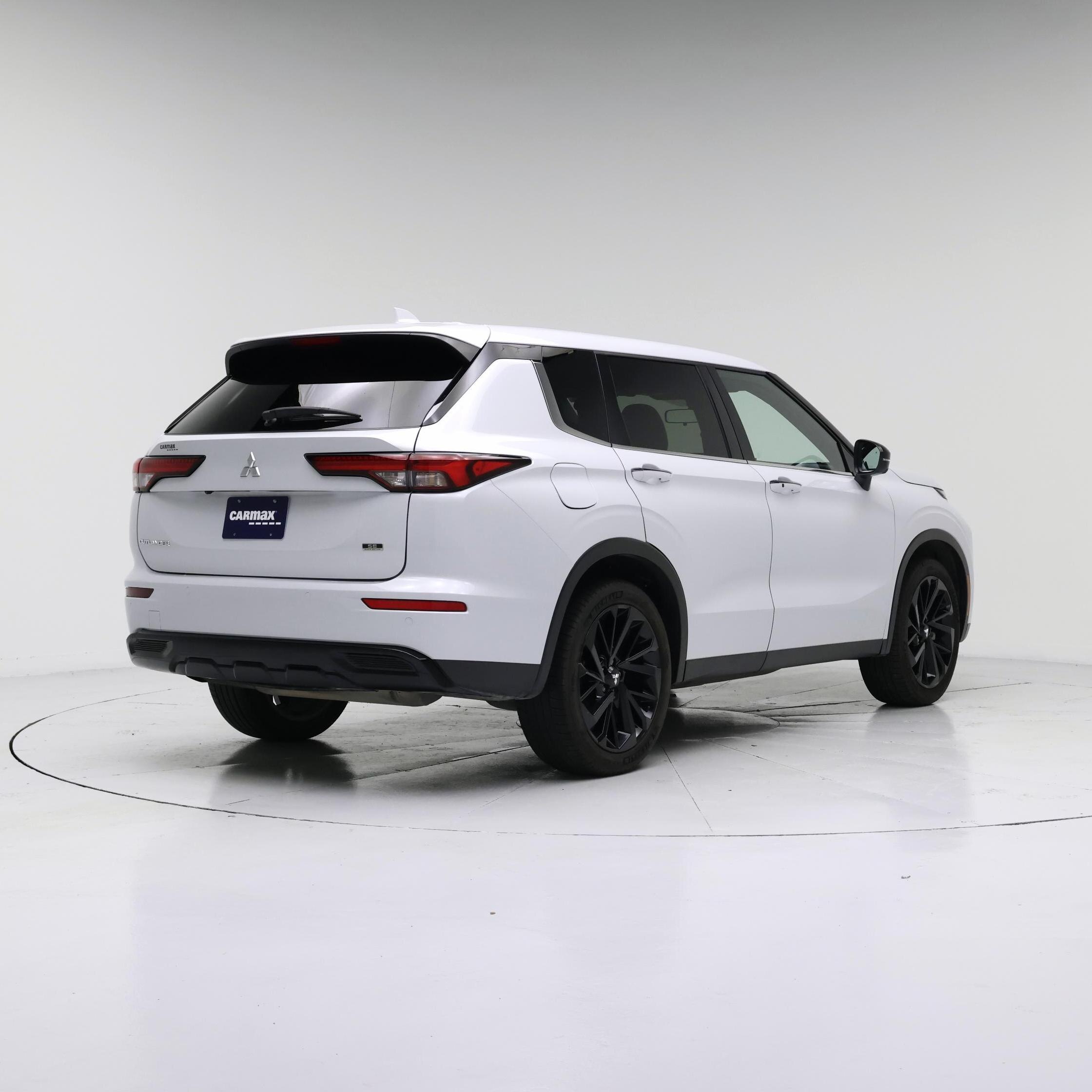Thumbnail: 2023 Mitsubishi Outlander - 8