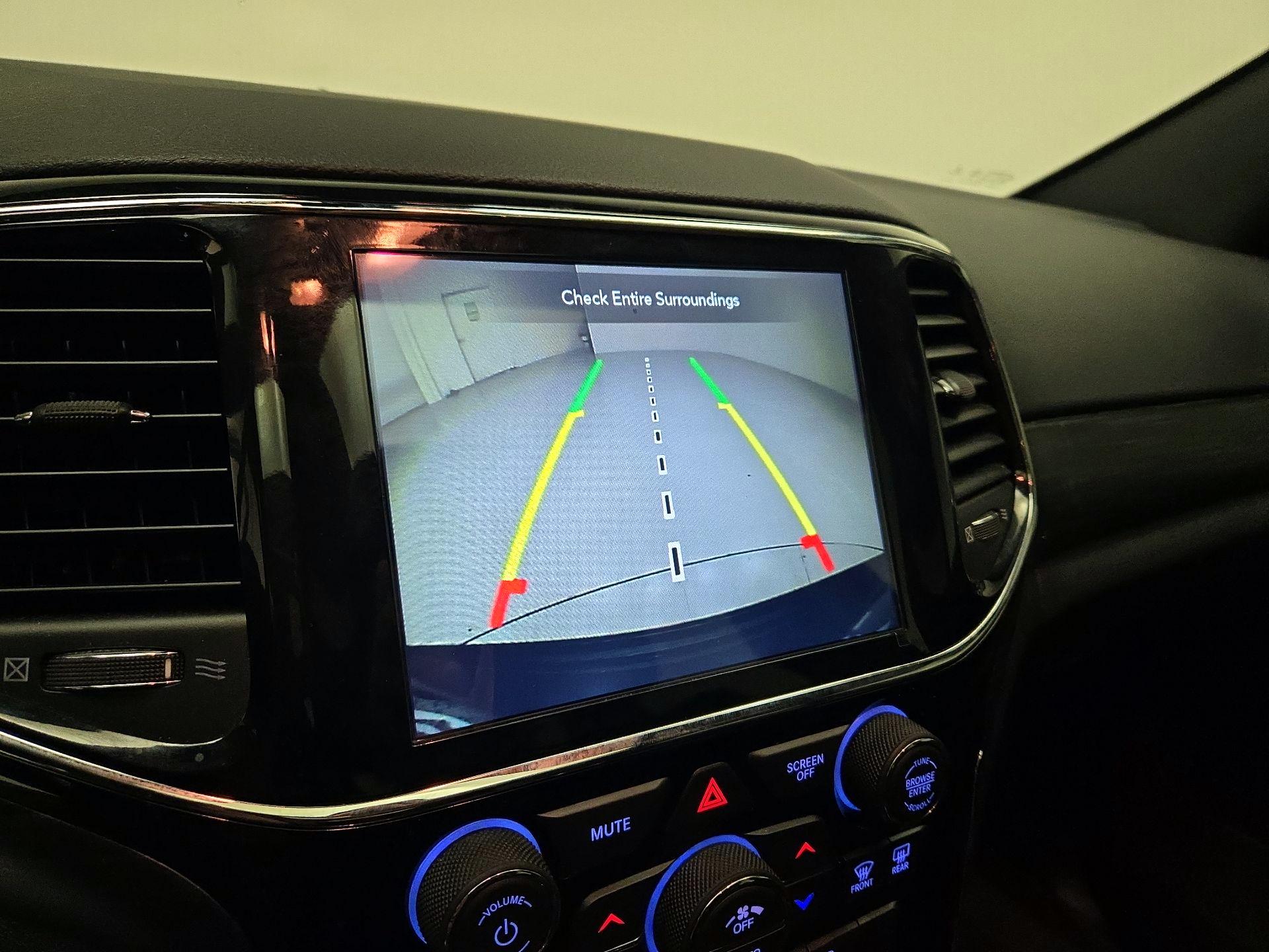 Thumbnail: 2020 Jeep Grand Cherokee - 15