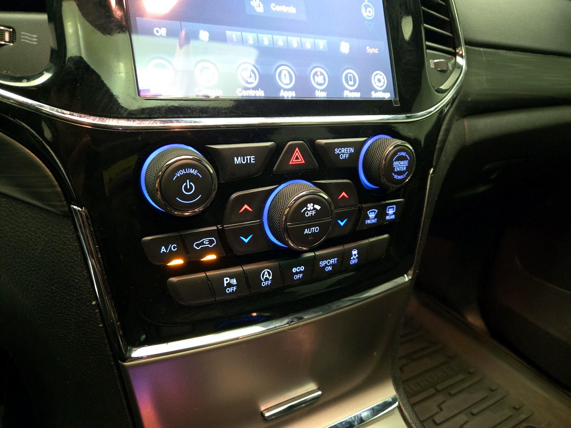 Thumbnail: 2020 Jeep Grand Cherokee - 17