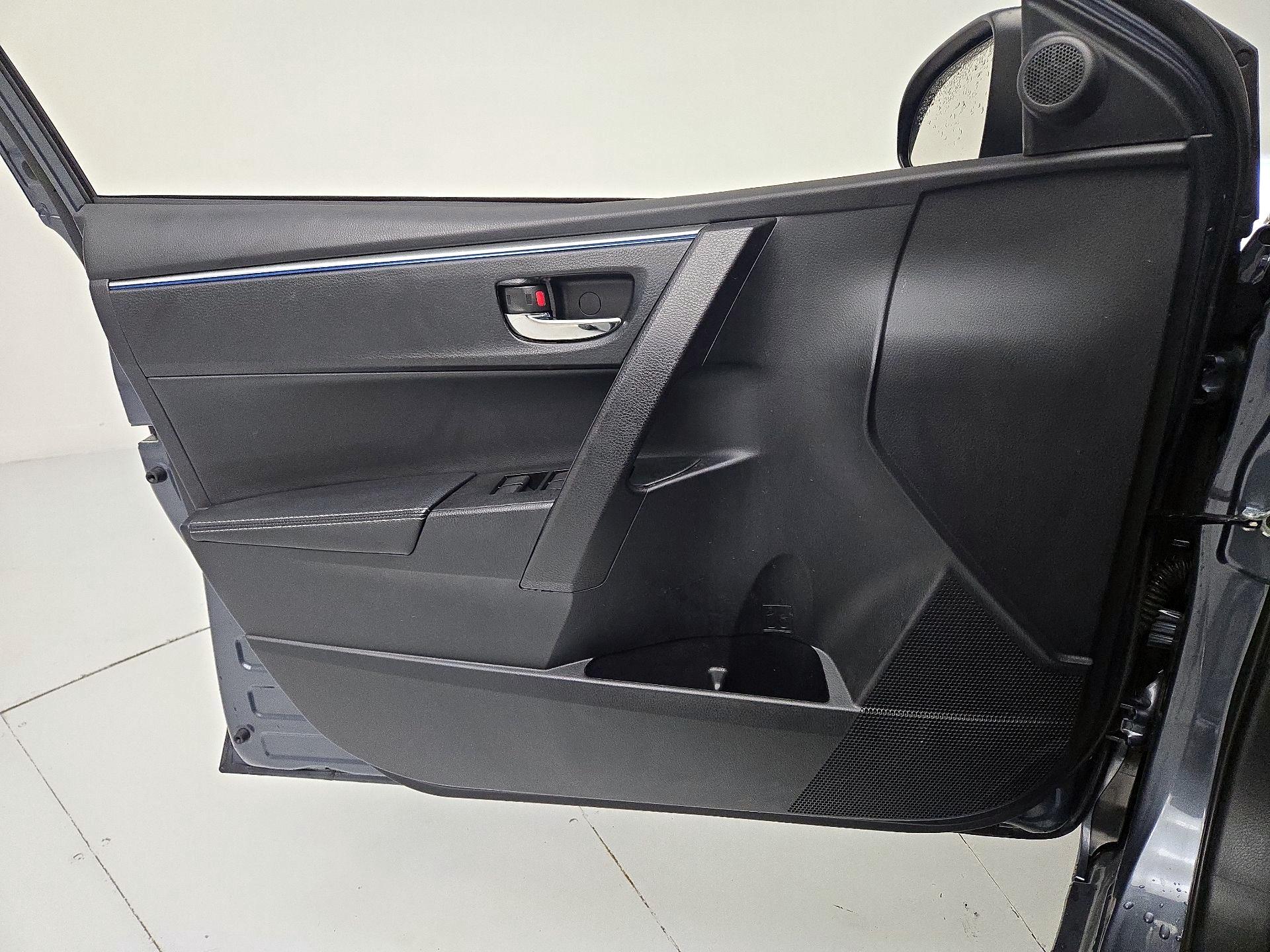 Thumbnail: 2015 Toyota Corolla - 12