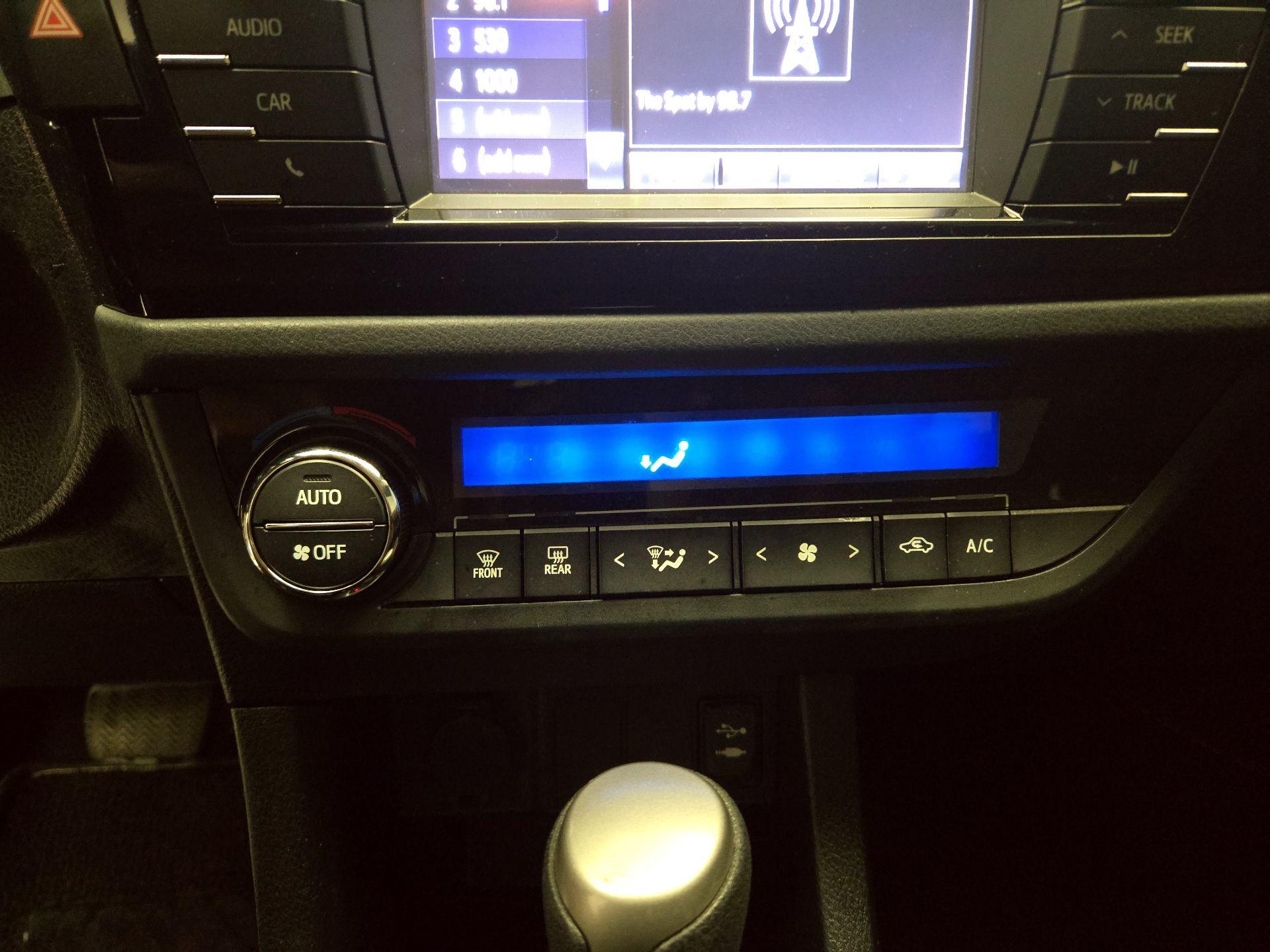 Thumbnail: 2015 Toyota Corolla - 16