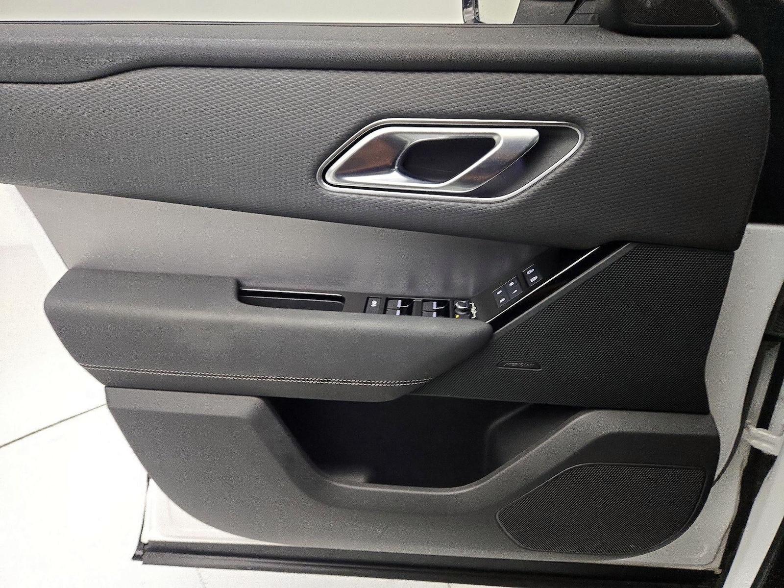 2023 Land Rover Range Rover Velar S - Photo 13