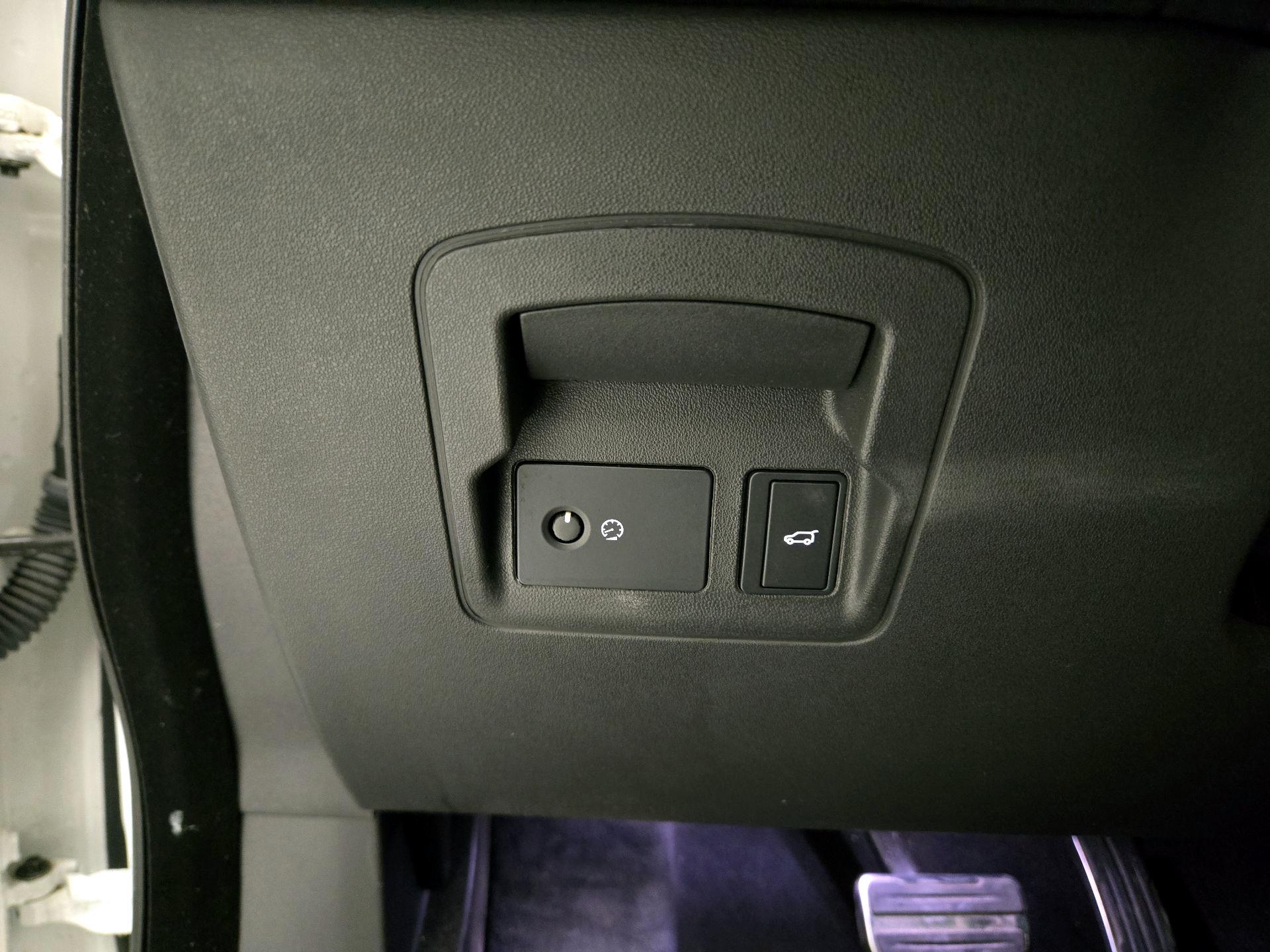 Thumbnail: 2023 Land Rover Range Rover Velar - 13