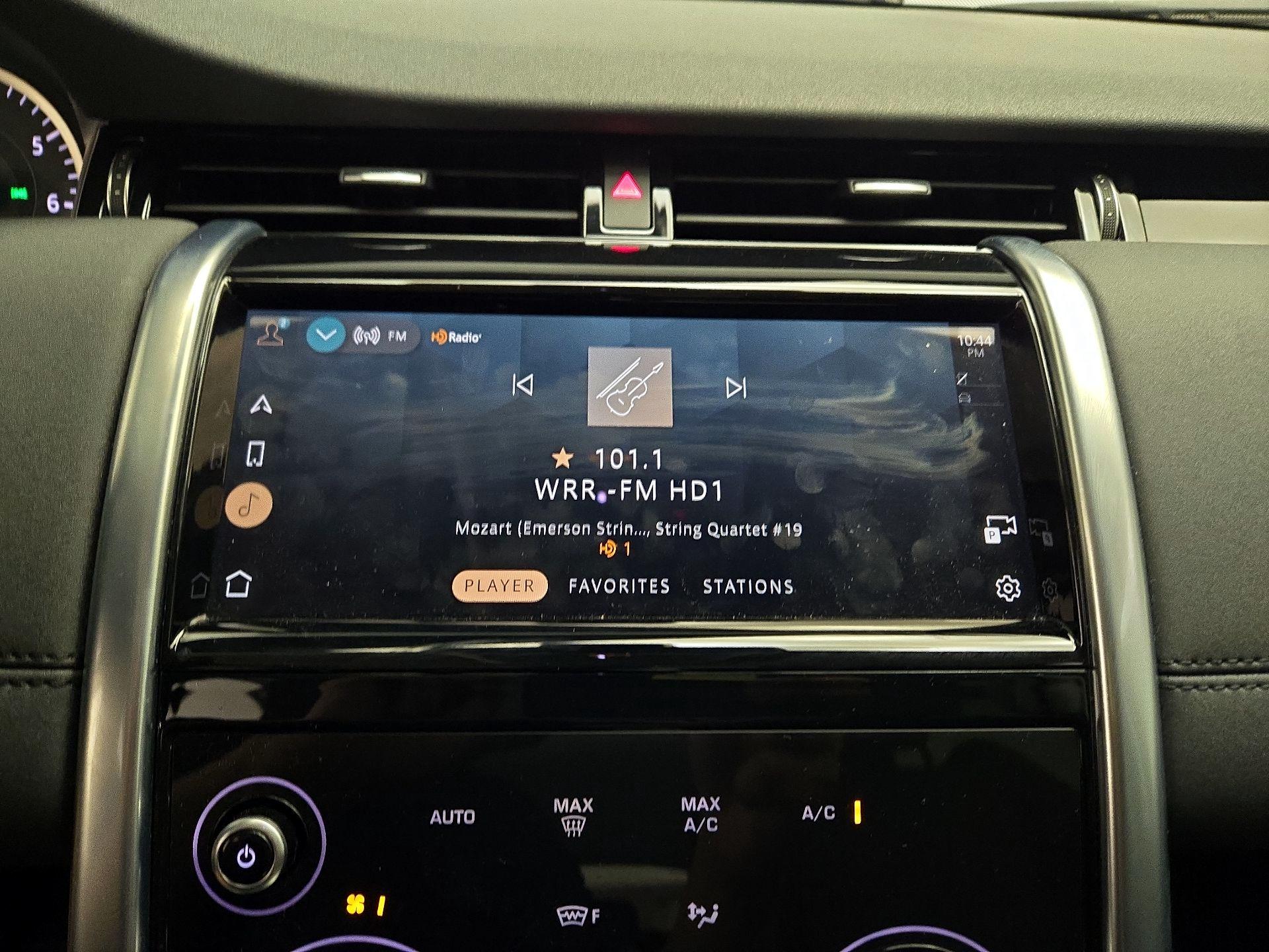 Thumbnail: 2023 Land Rover Discovery Sport - 16