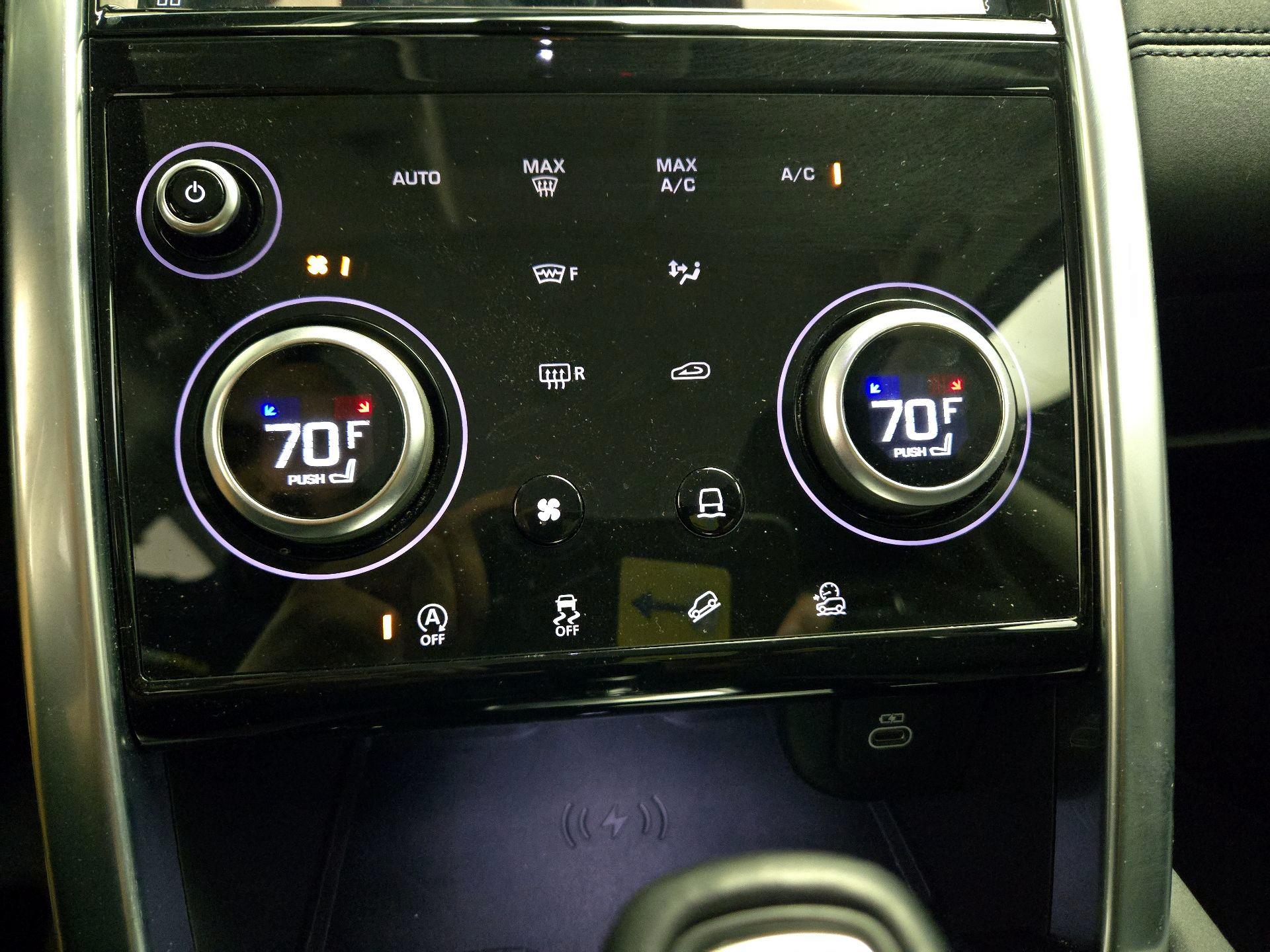 Thumbnail: 2023 Land Rover Discovery Sport - 17