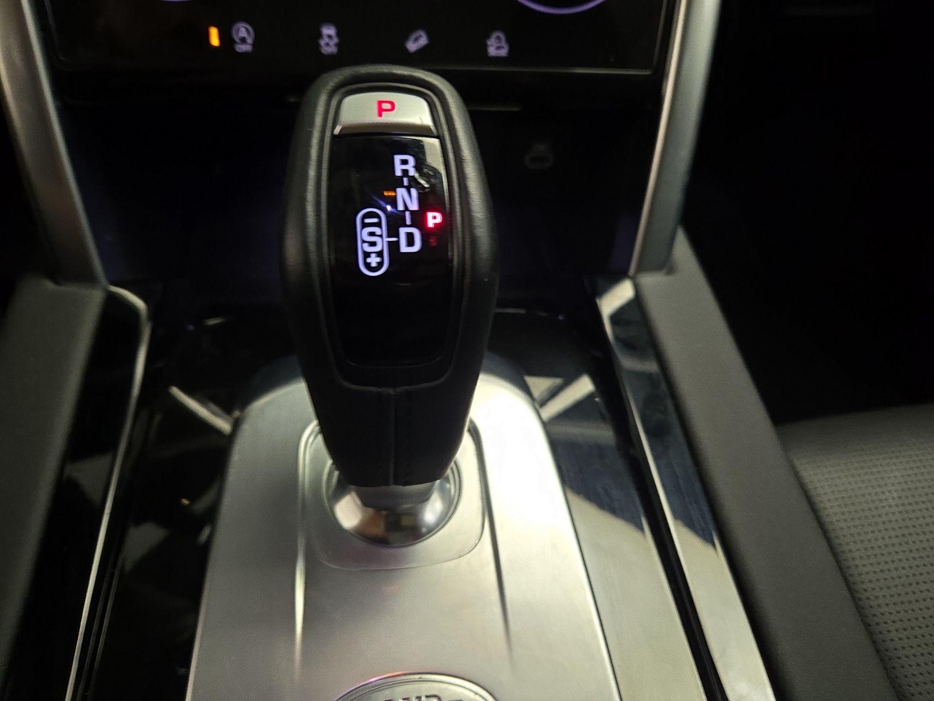 Thumbnail: 2023 Land Rover Discovery Sport - 18