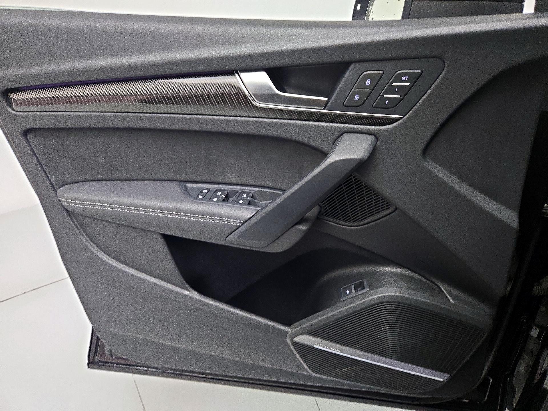 Thumbnail: 2025 Audi SQ5 - 12