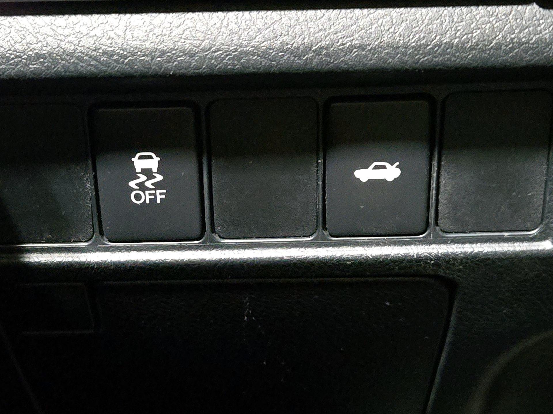 Thumbnail: 2016 Toyota Avalon - 13