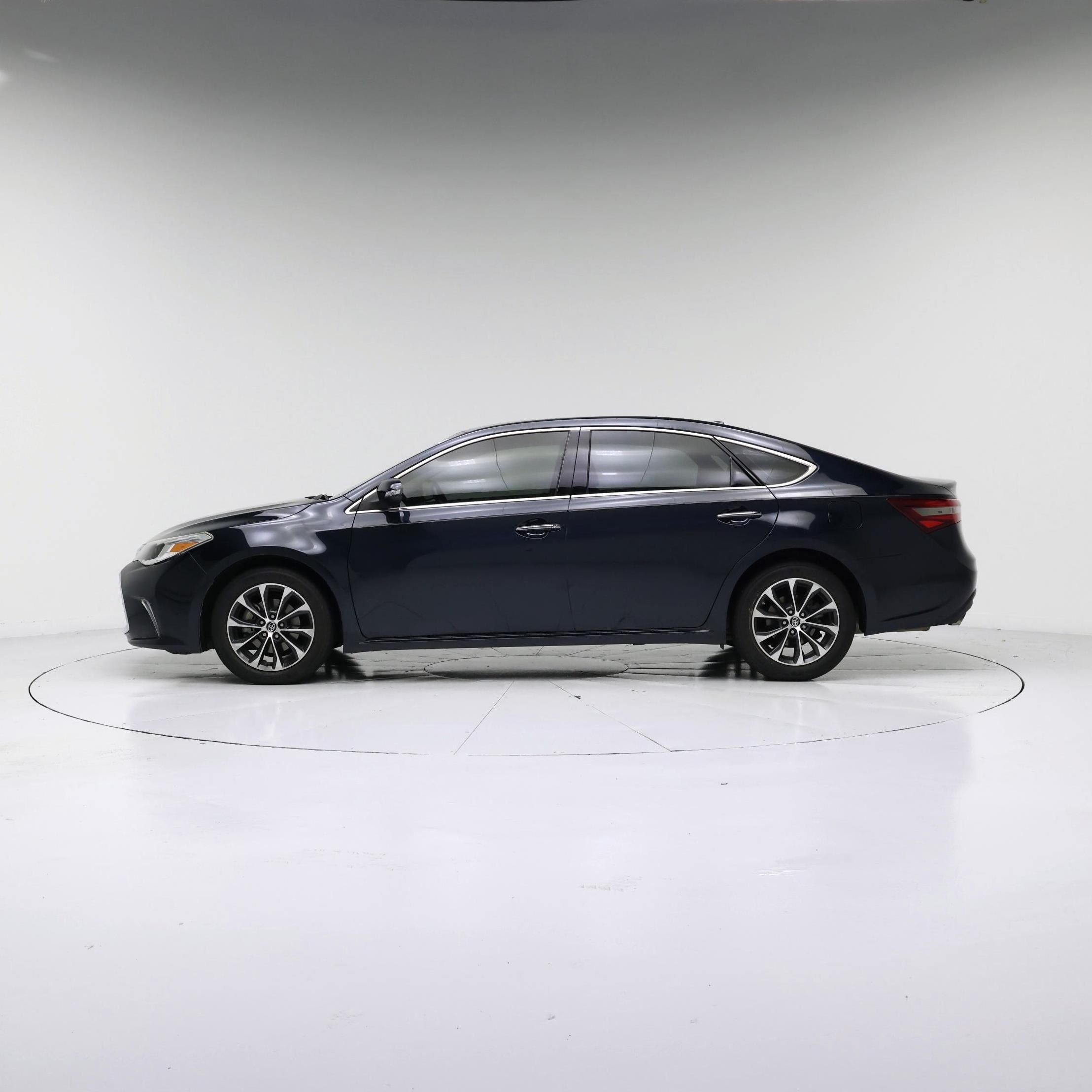 Thumbnail: 2016 Toyota Avalon - 3