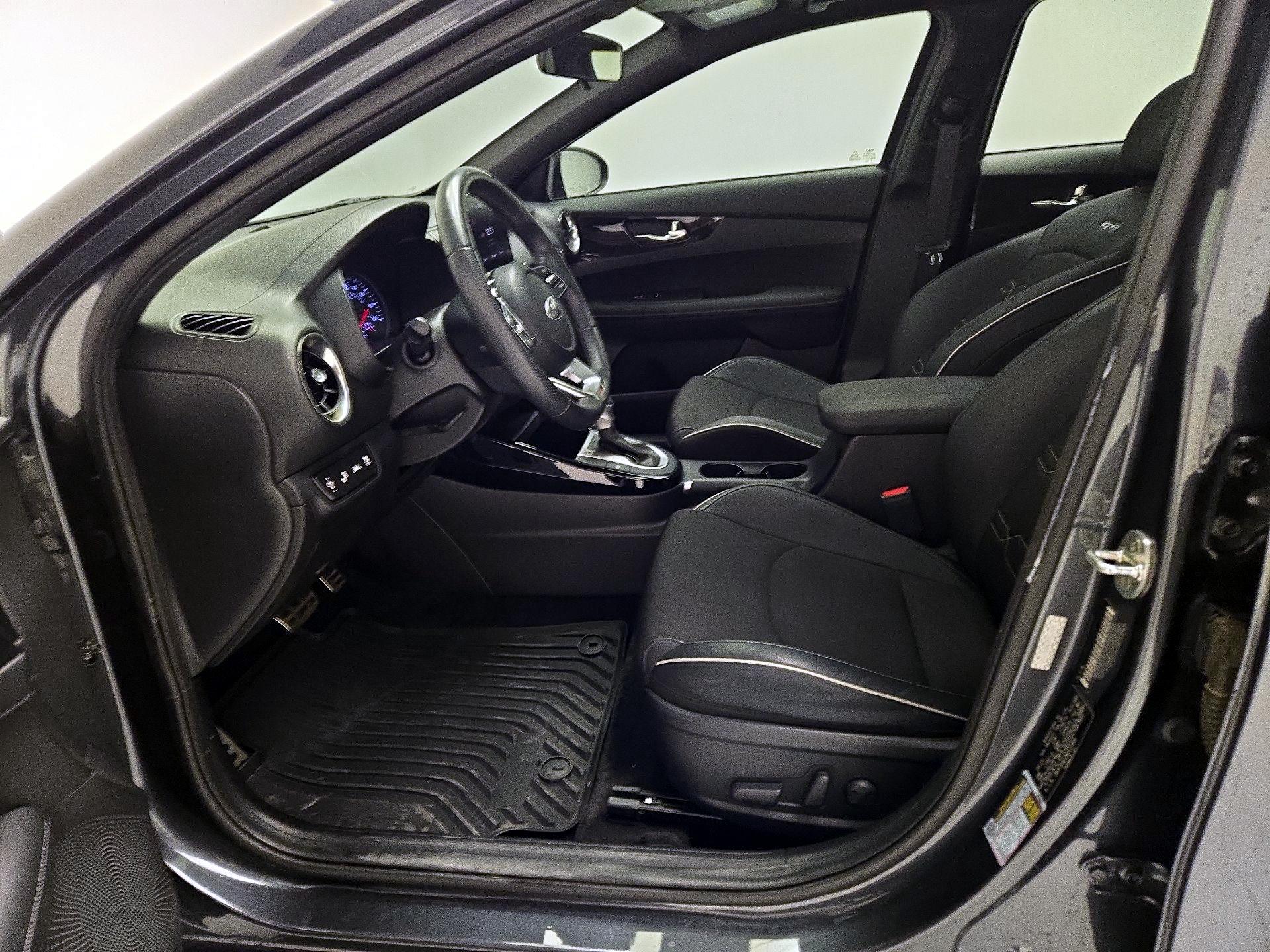 Thumbnail: 2021 Kia Forte - 11