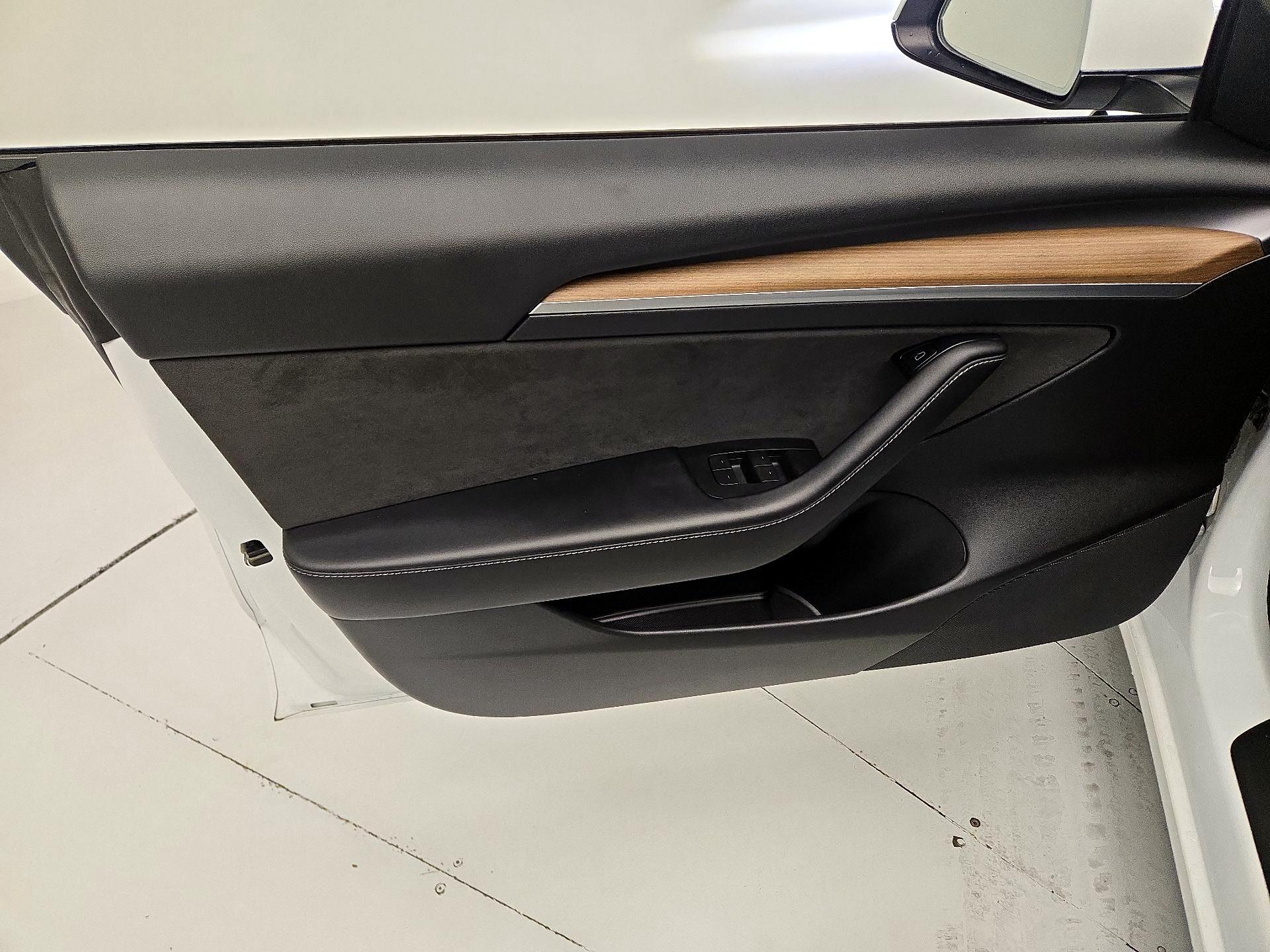 Thumbnail: 2021 Tesla Model 3 - 12