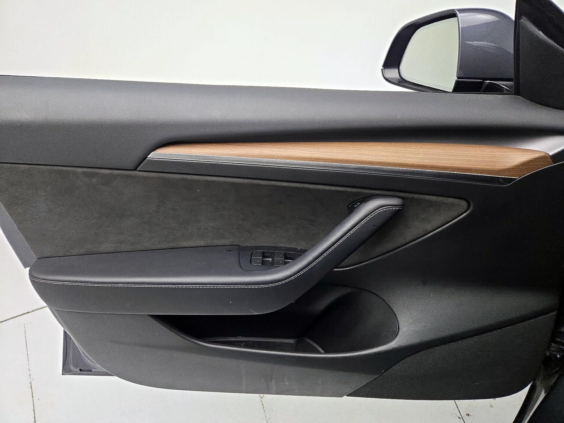 Thumbnail: 2023 Tesla Model 3 - 12