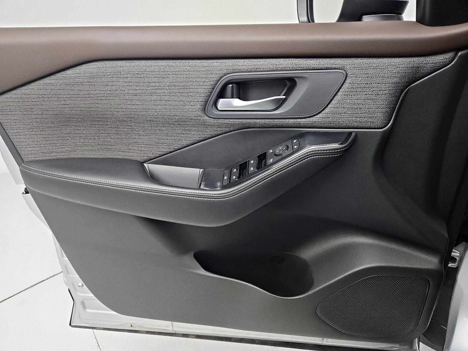 Thumbnail: 2022 Nissan Rogue - 12