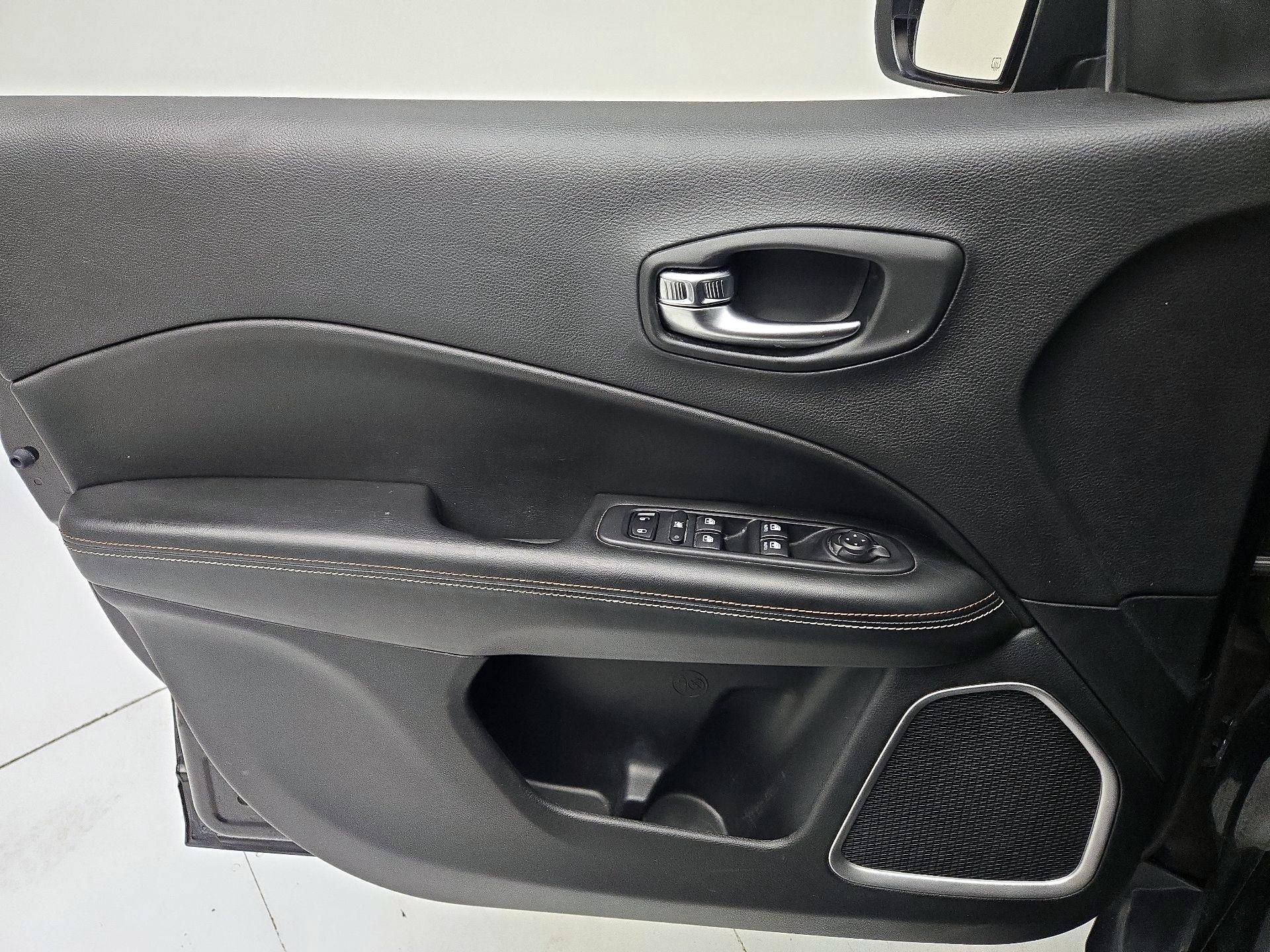 Thumbnail: 2020 Jeep Compass - 12