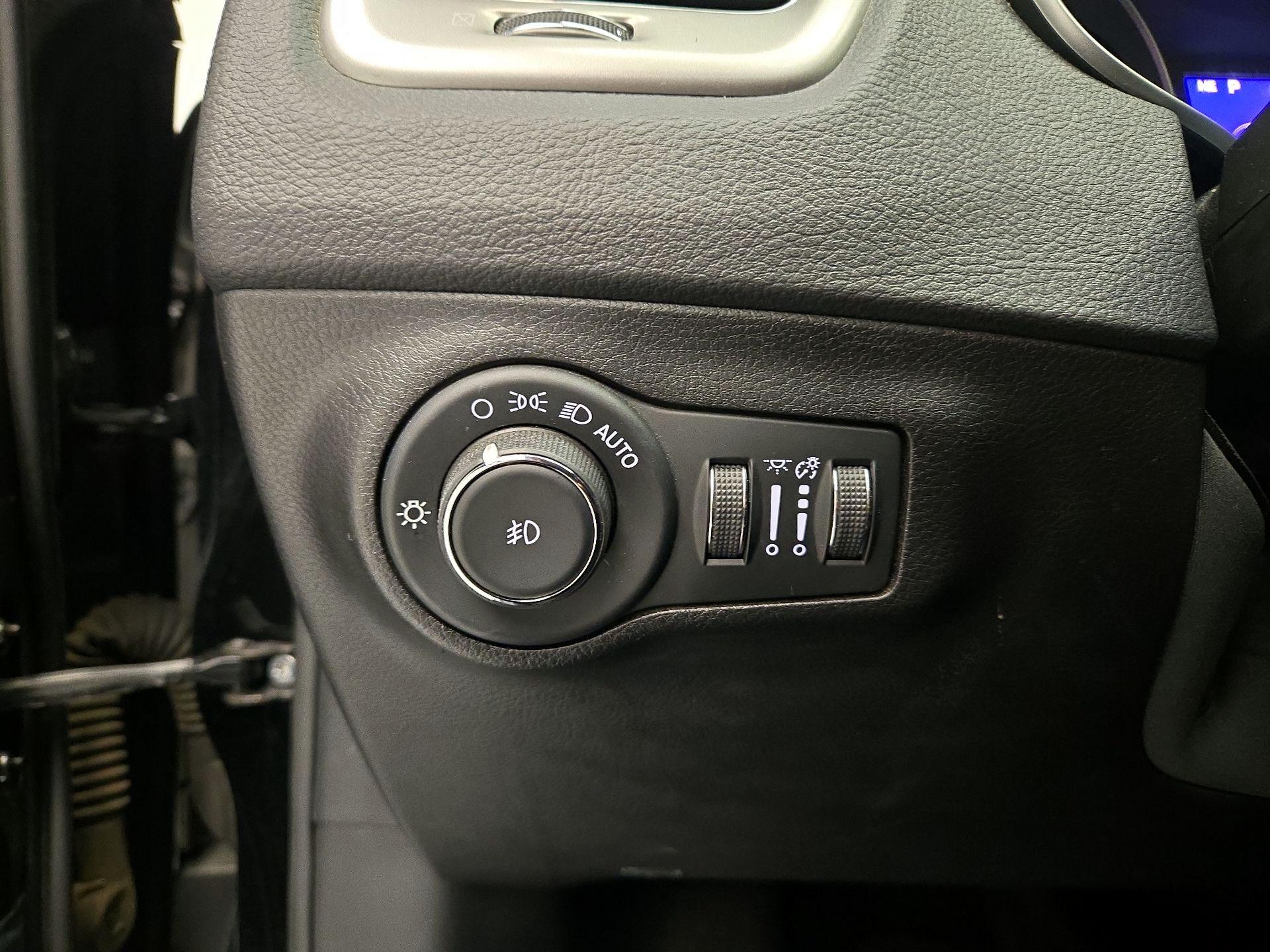 Thumbnail: 2020 Jeep Compass - 13
