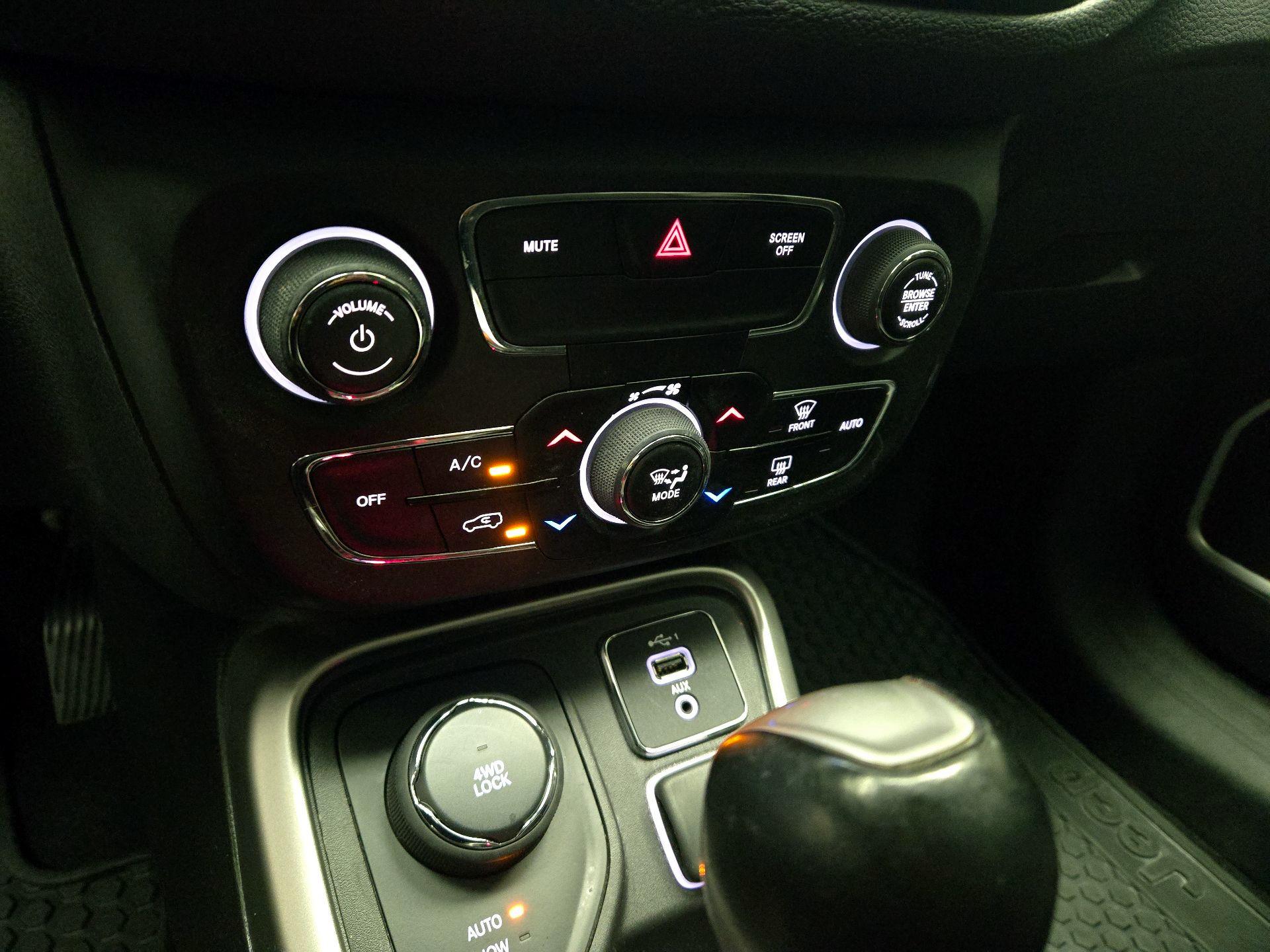 Thumbnail: 2020 Jeep Compass - 16