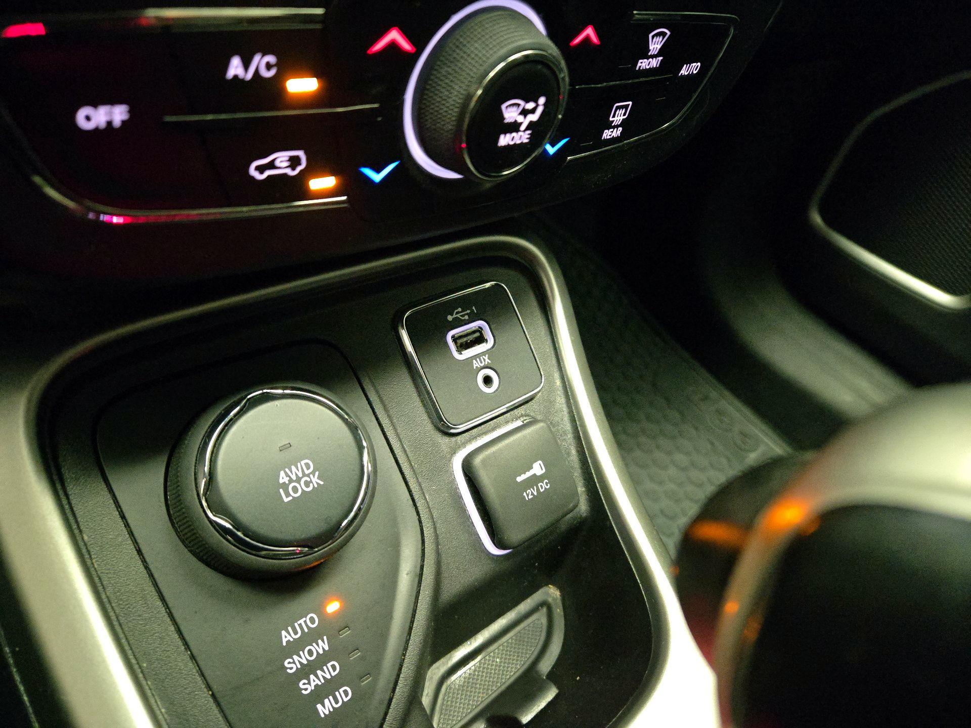Thumbnail: 2020 Jeep Compass - 18