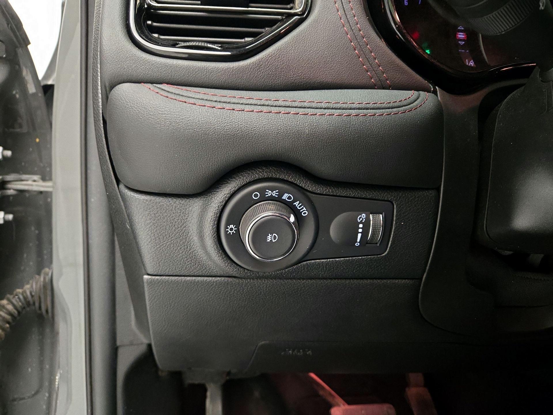 Thumbnail: 2022 Dodge Durango - 13
